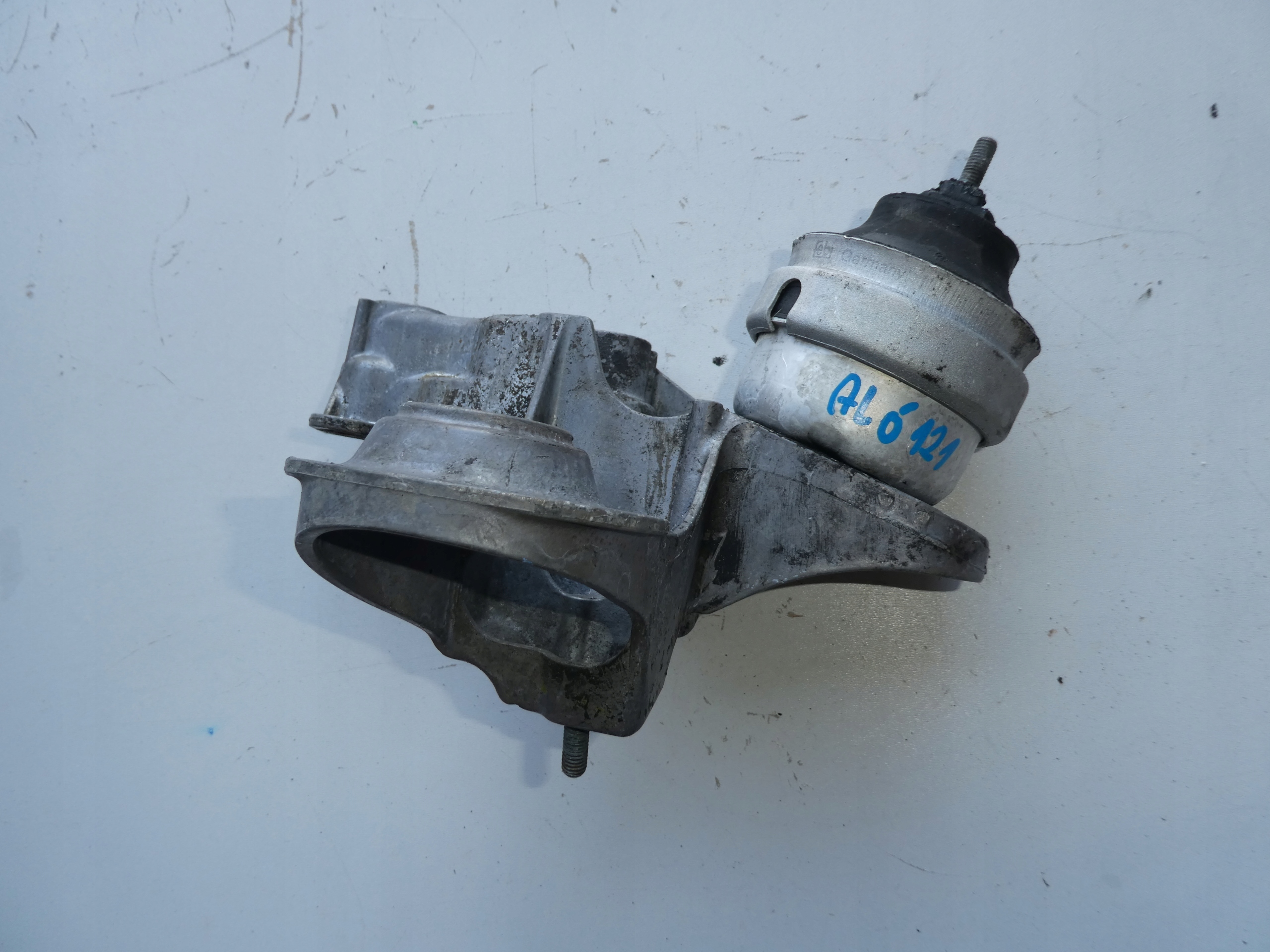 engine mount 3B0199351H VW AUDI A4 B5 4B0199351B