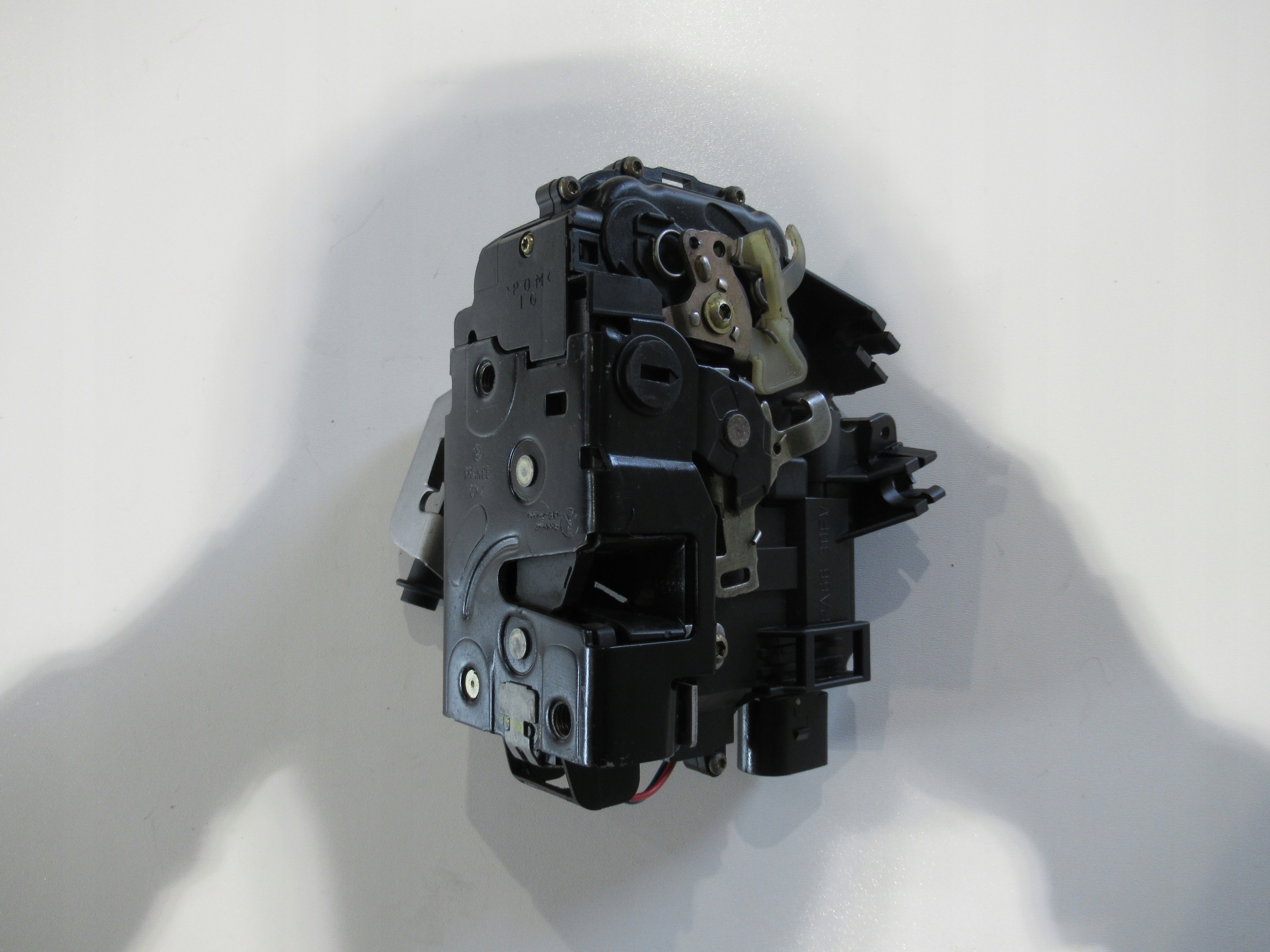 lock door left rear part AUDI A6 C5 4B0839015G