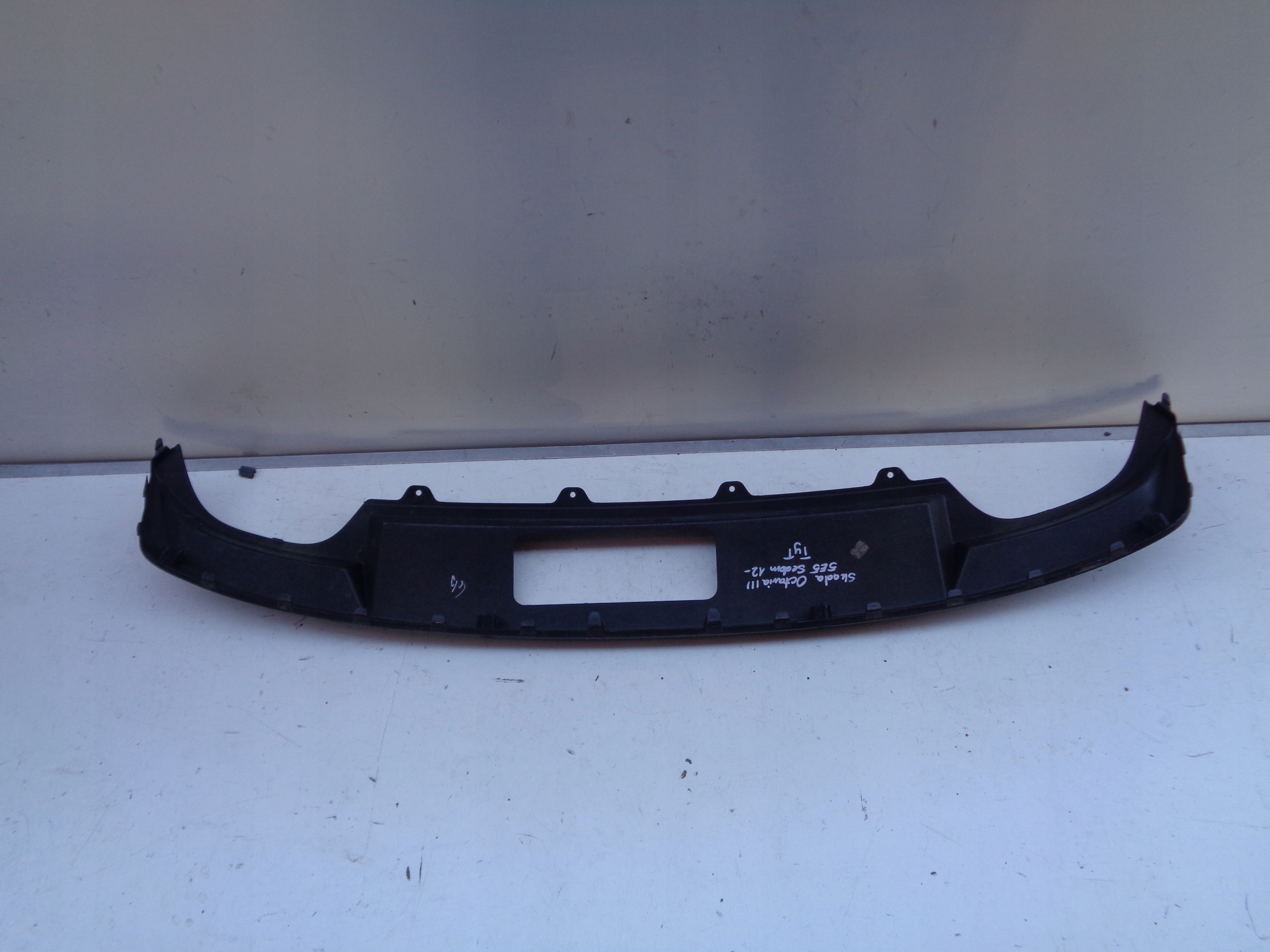 ACCESSOIRES PARE CHOC ARRIÈRE SKODA OCTAVIA III 5E BERLINE