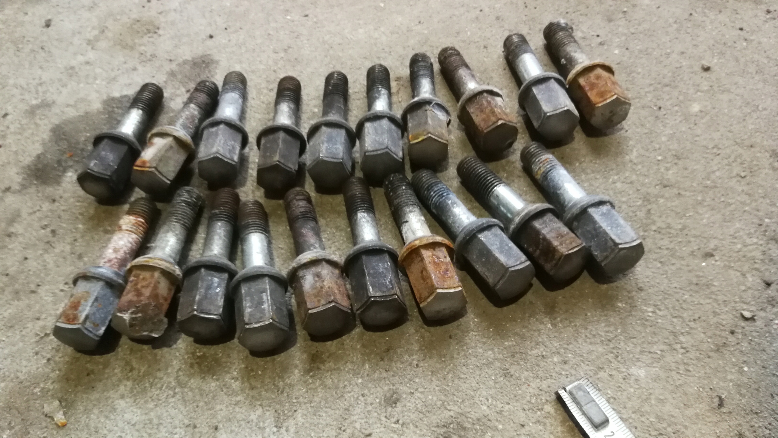 Штыри болта колеса АЛУ Мерседес 124 190 В201 126