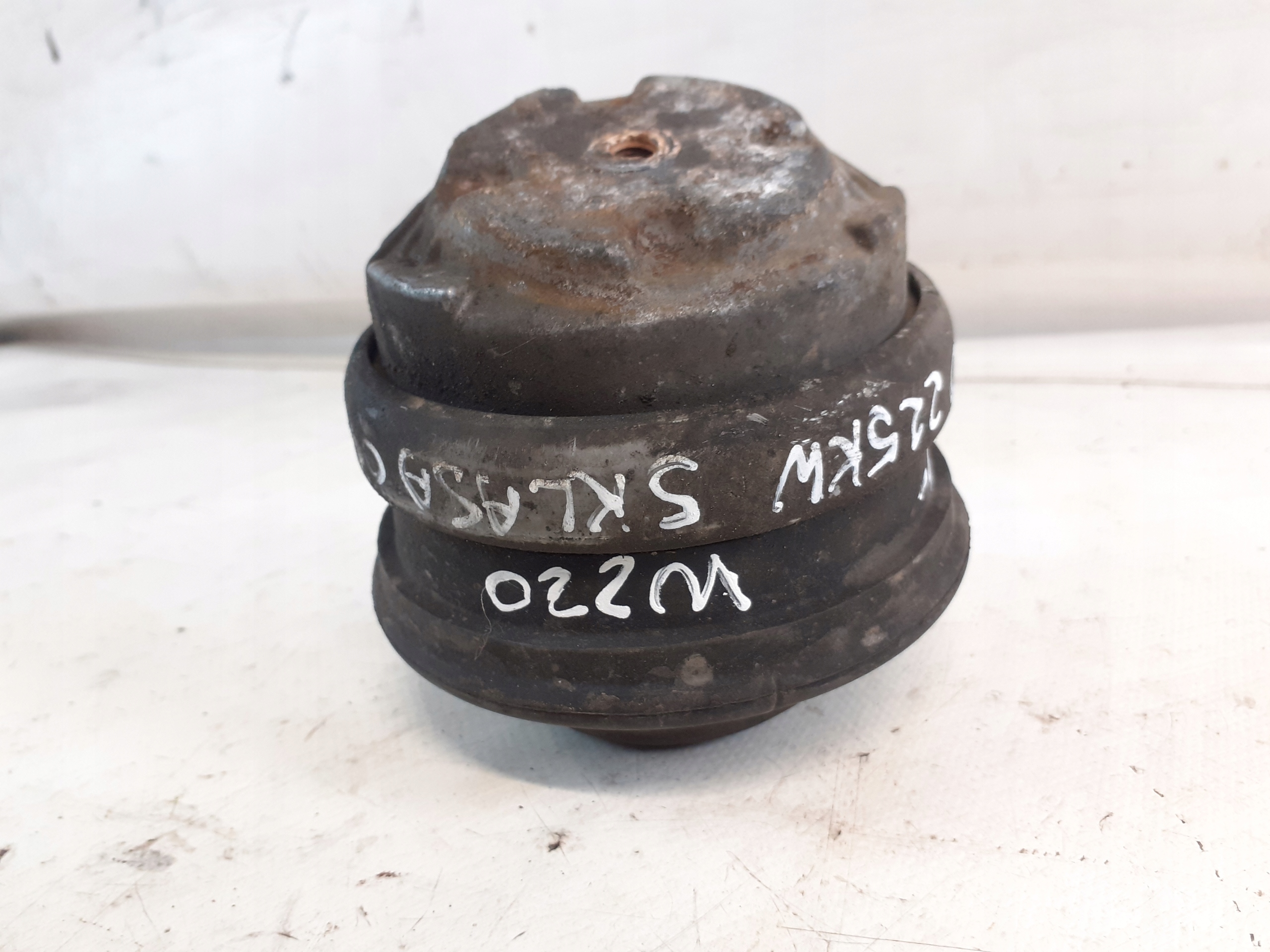 engine mount MERCEDES W220 S KLASA 2202400617B