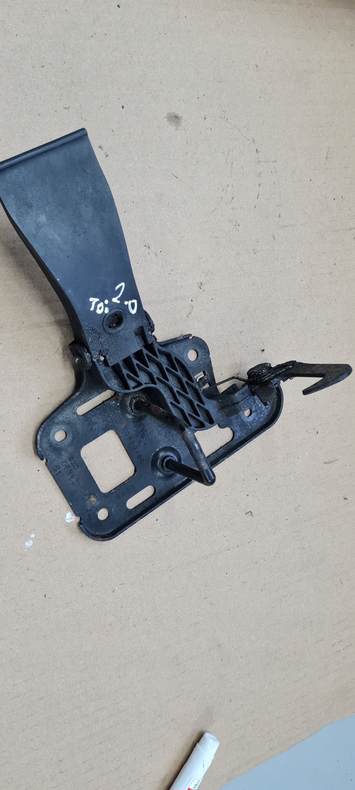 S4 B8 A4 lock RYGIEL bonnets 8T0823480 A5 8T S5