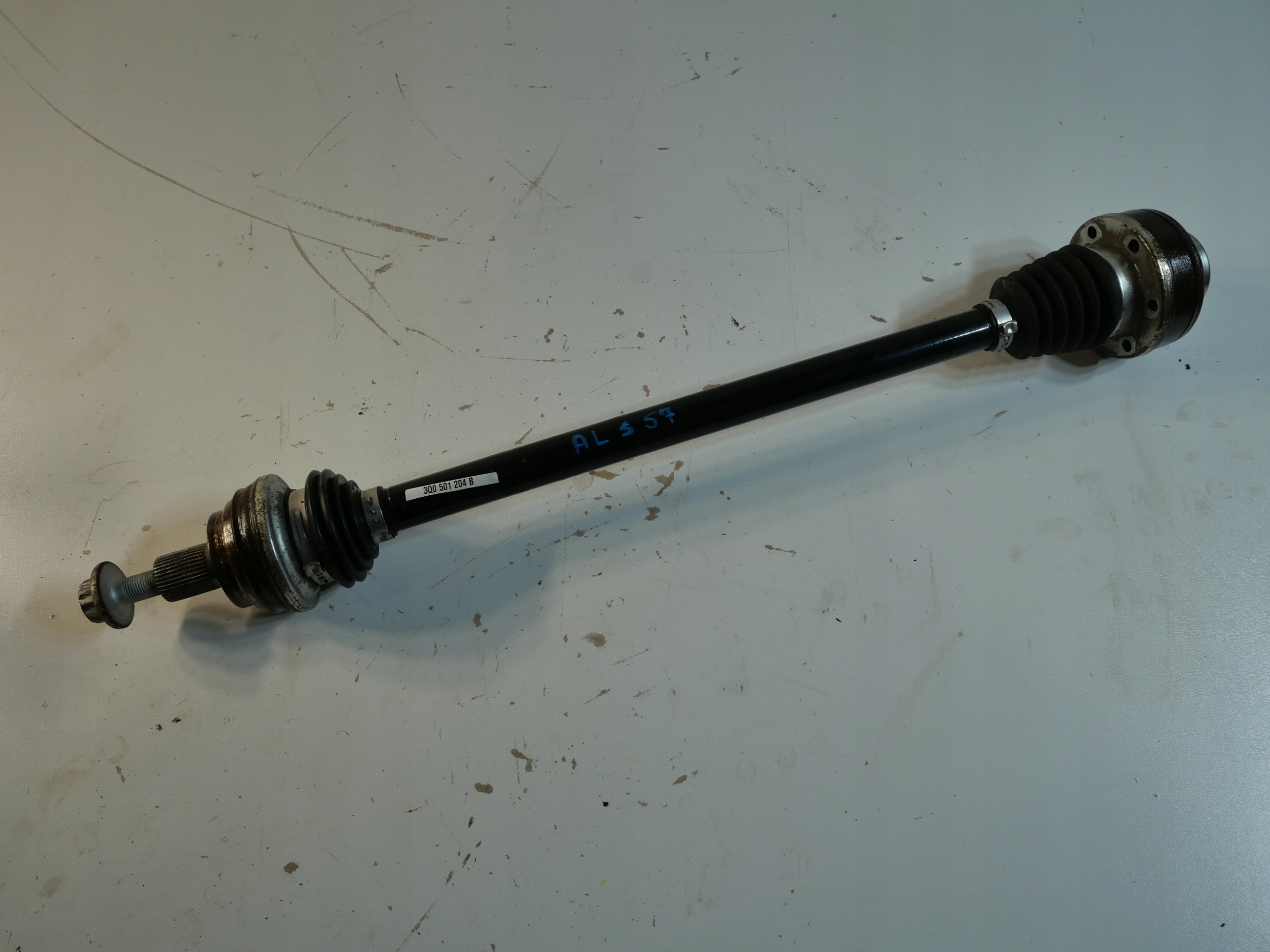 VW TIGUAN II 2 semi-axis right right rear part 3Q0501204B