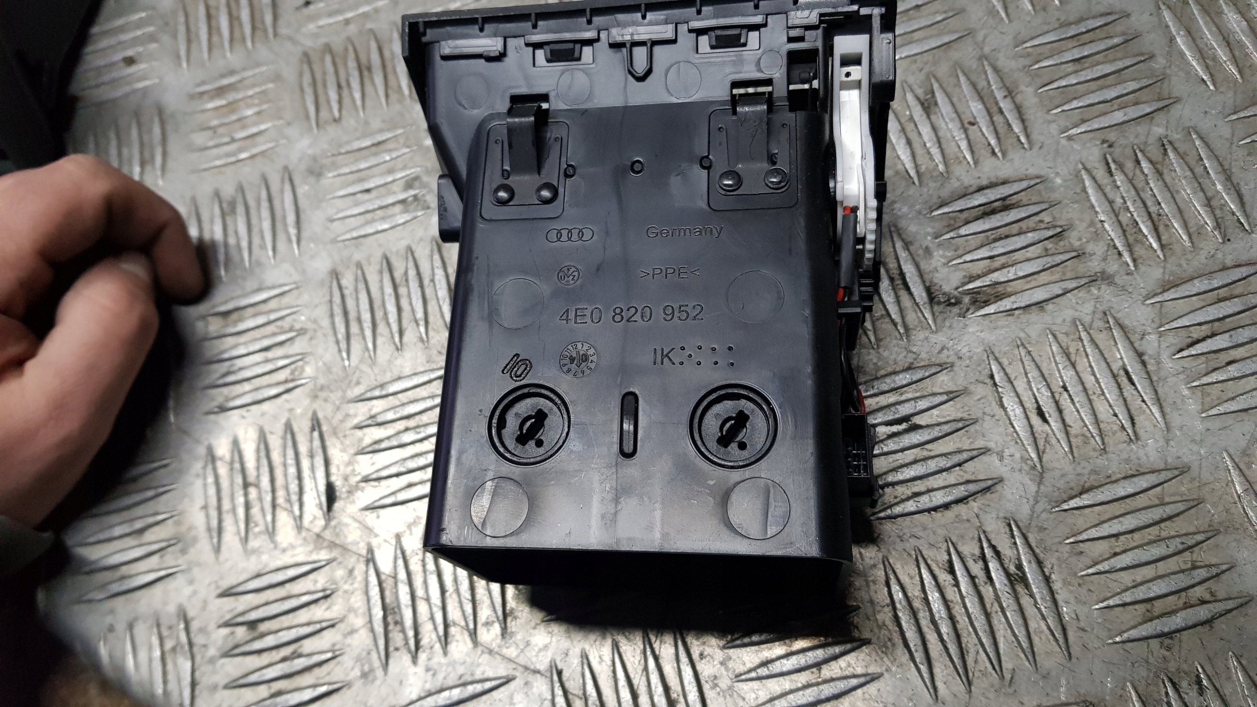 AUDI A8 D3 grid air conditioning devices left right