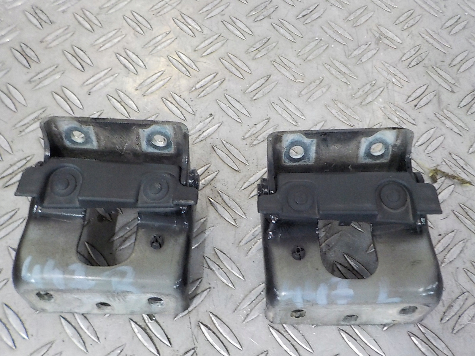 A4477401137 A4477400037 - VITO V КЛАСС 447 ПЕТЛИ ЗАДНЕЙ КРЫШКИ