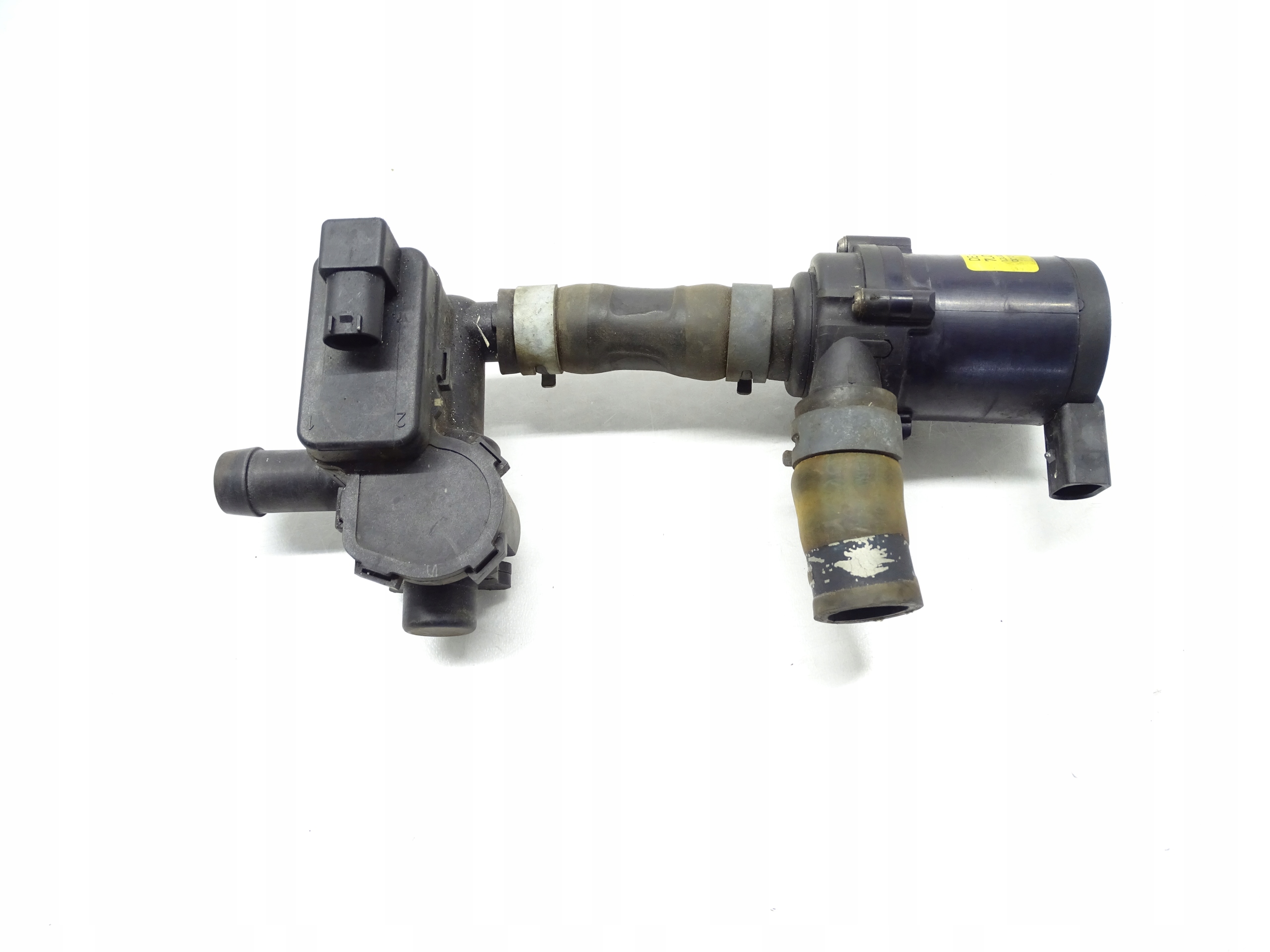 ventil pumpa vode PORSCHE CAYENNE VW TOUAREG 7L0965561L