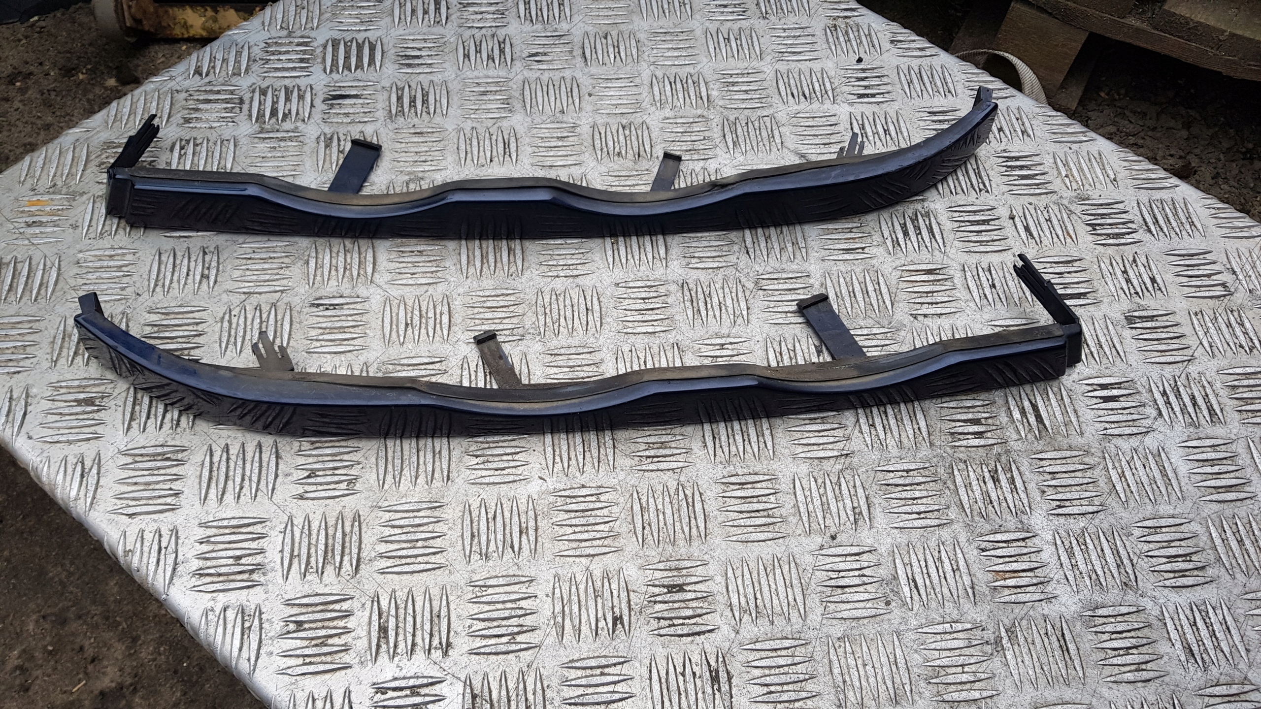 BMW 3 E46 moulding below LAMPE GRANATOWA ORIENTBLAU left or right