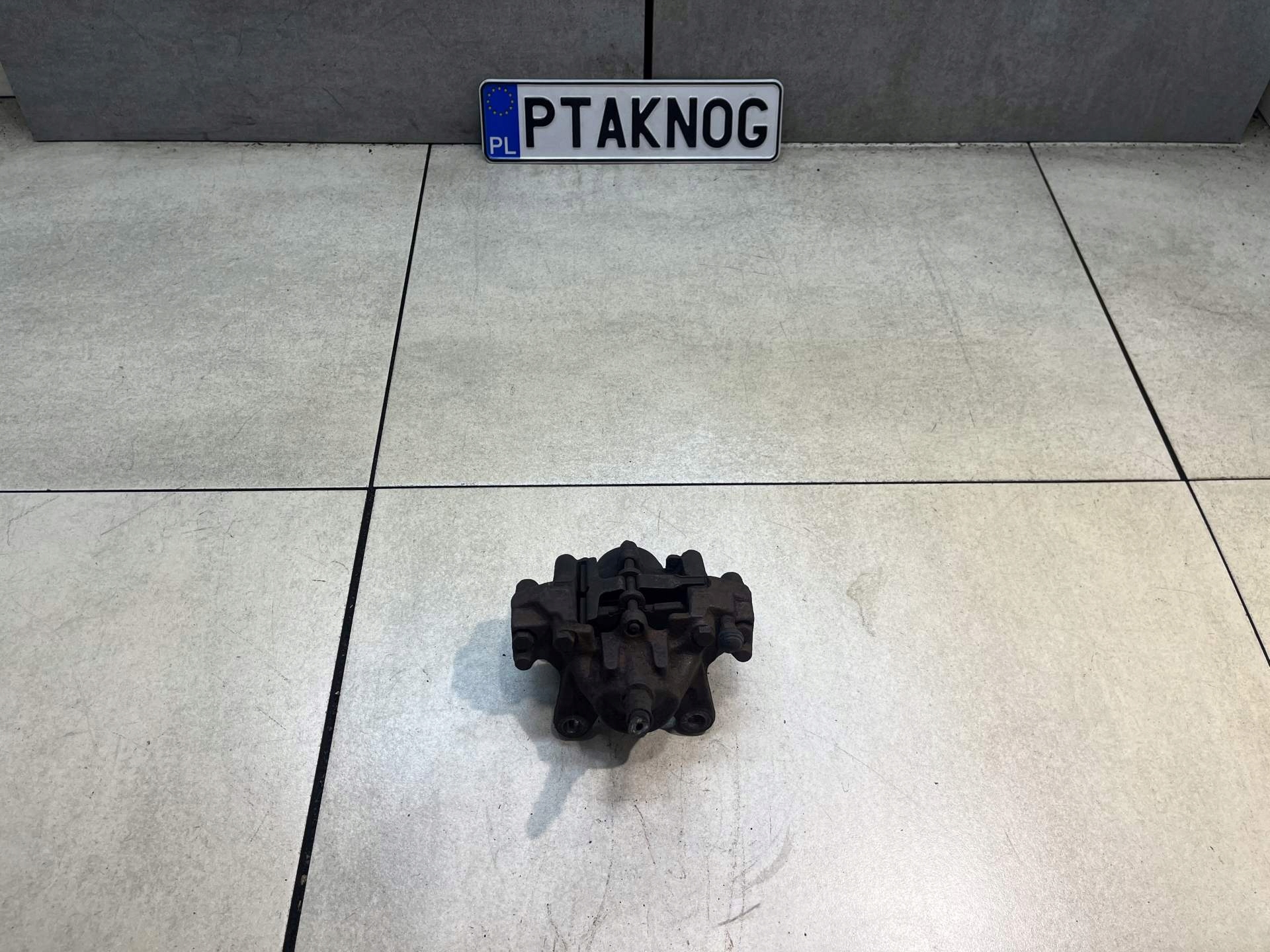 caliper brake left rear part W203 2.2 CDI