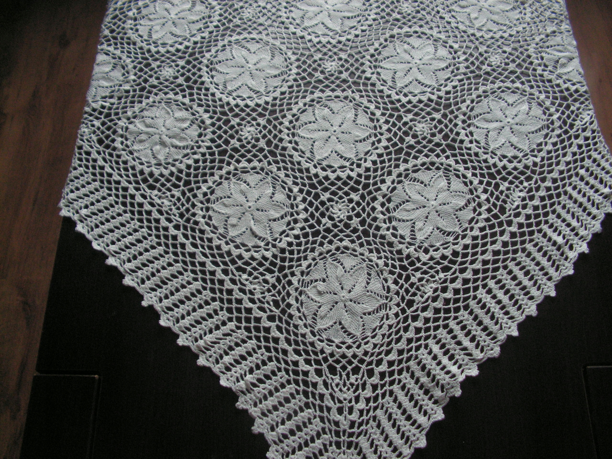 Śliczny Obrusik Ręcznie Robiony