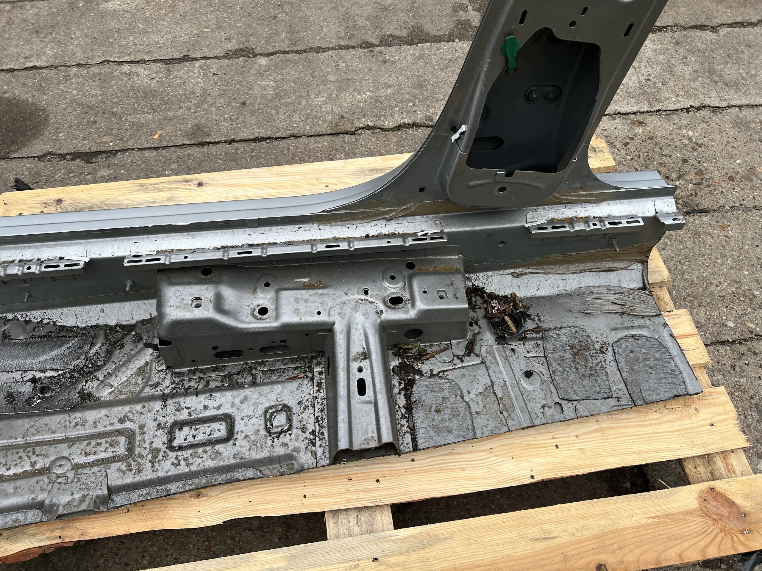 quarter threshold pillar central right right front VW GOLF VIII 8 KOMBI LA7W