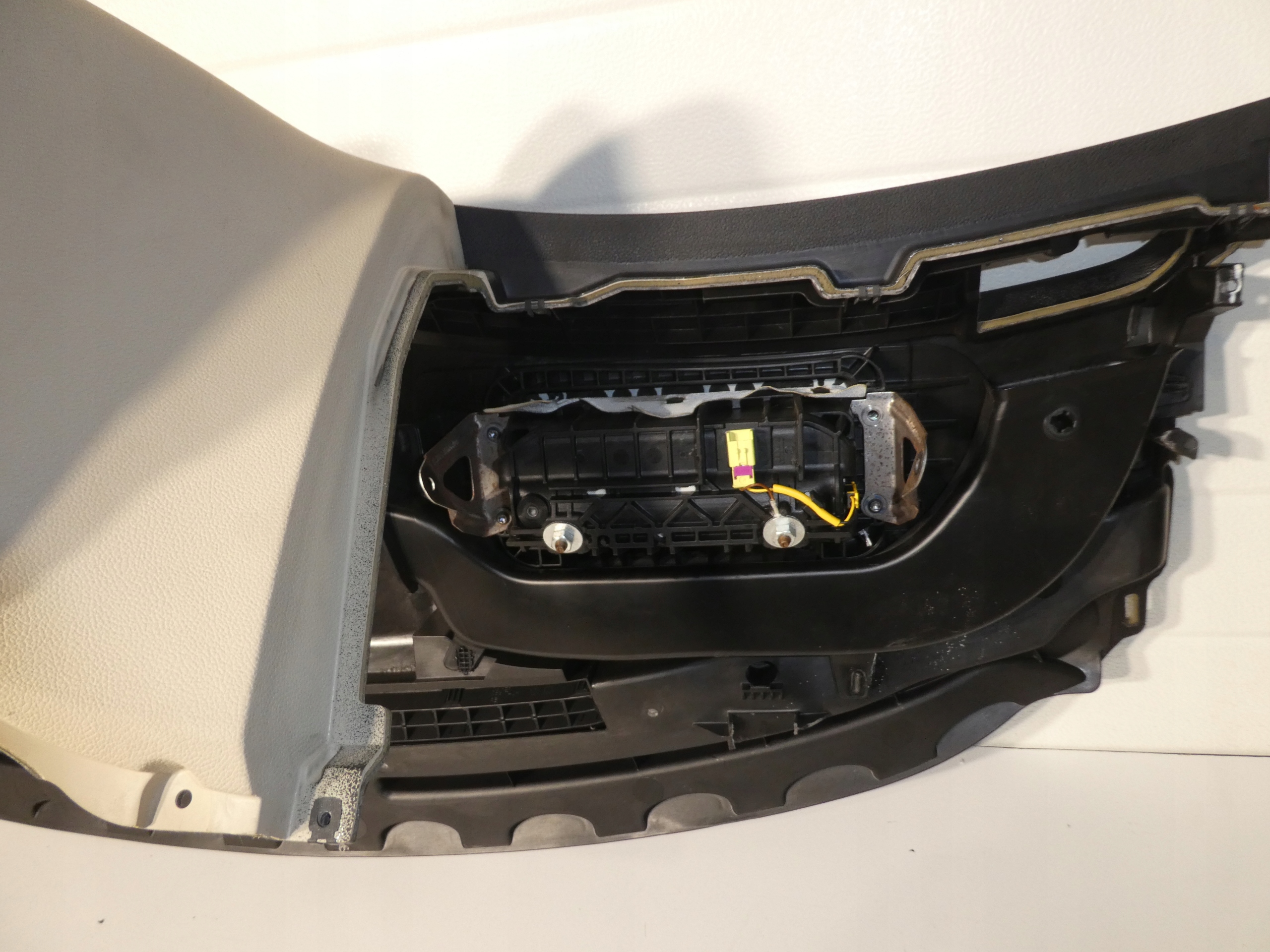 SKODA SUPERB II dashboard console airbag tension belts