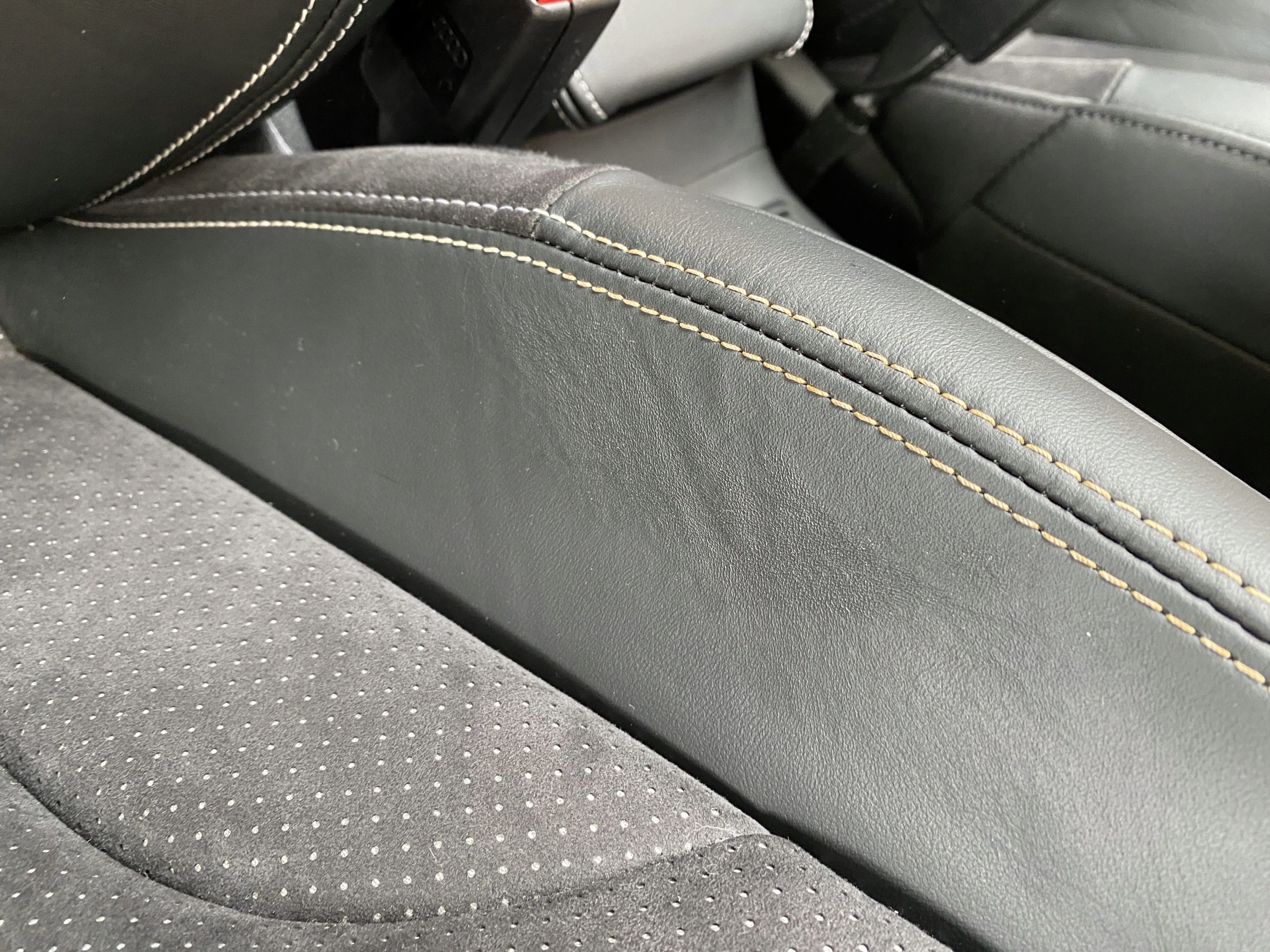 AUDI Q3 8U SLINE SKORY Sitze