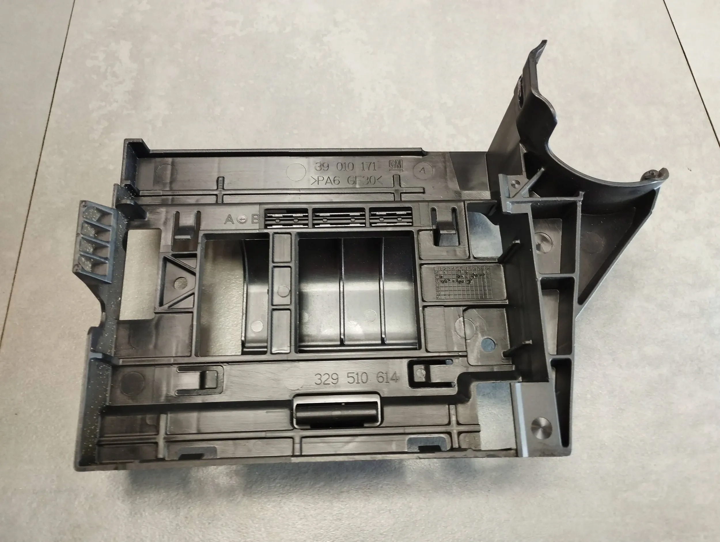 Opel Astra K Gehäuse Halter 329510614