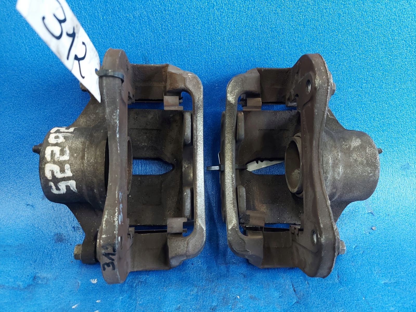 calipers front KIA SPORTAGE 1.7 CRDI left MOBIS3R60