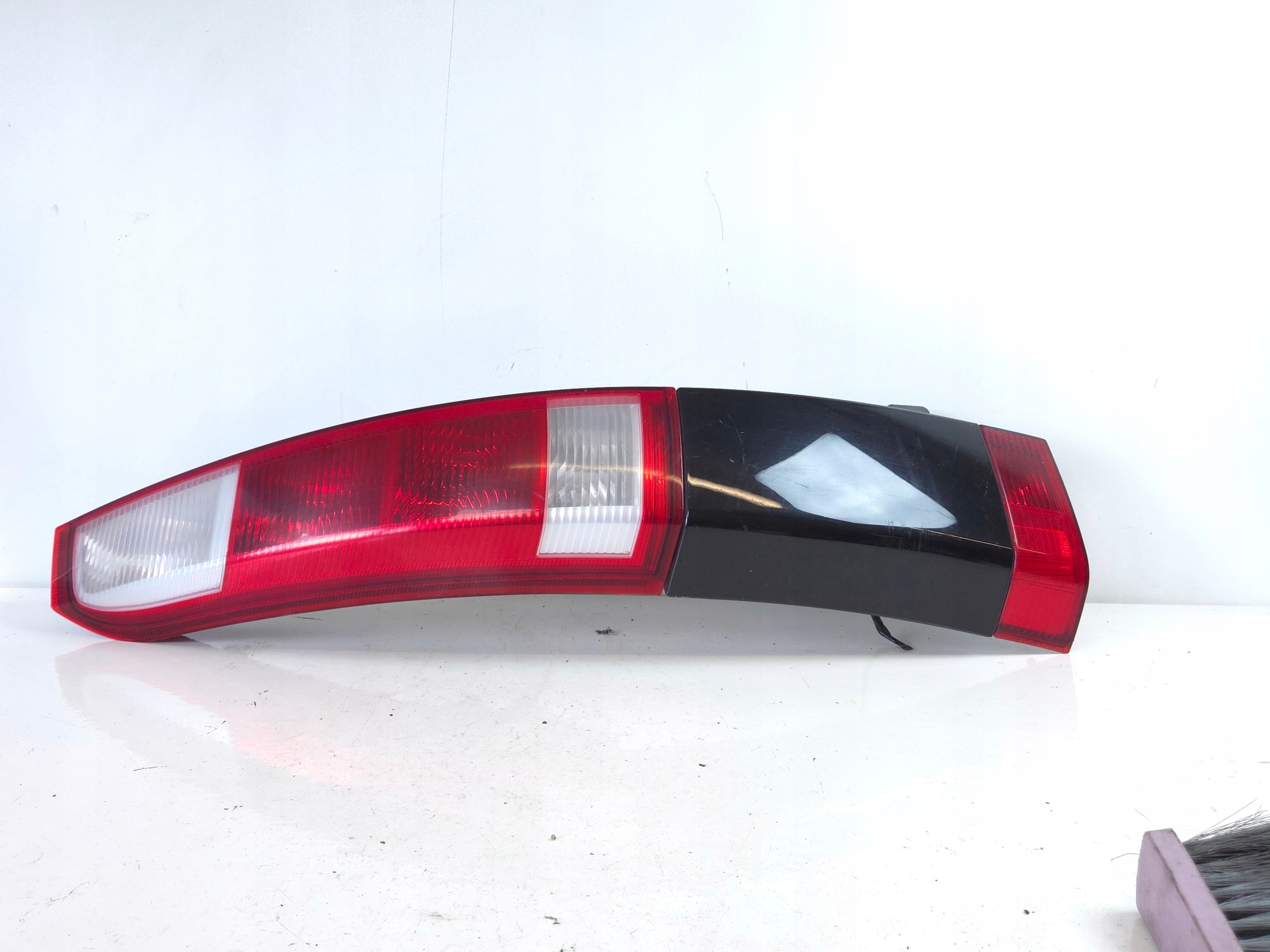 OPEL MERIVA A light left rear part