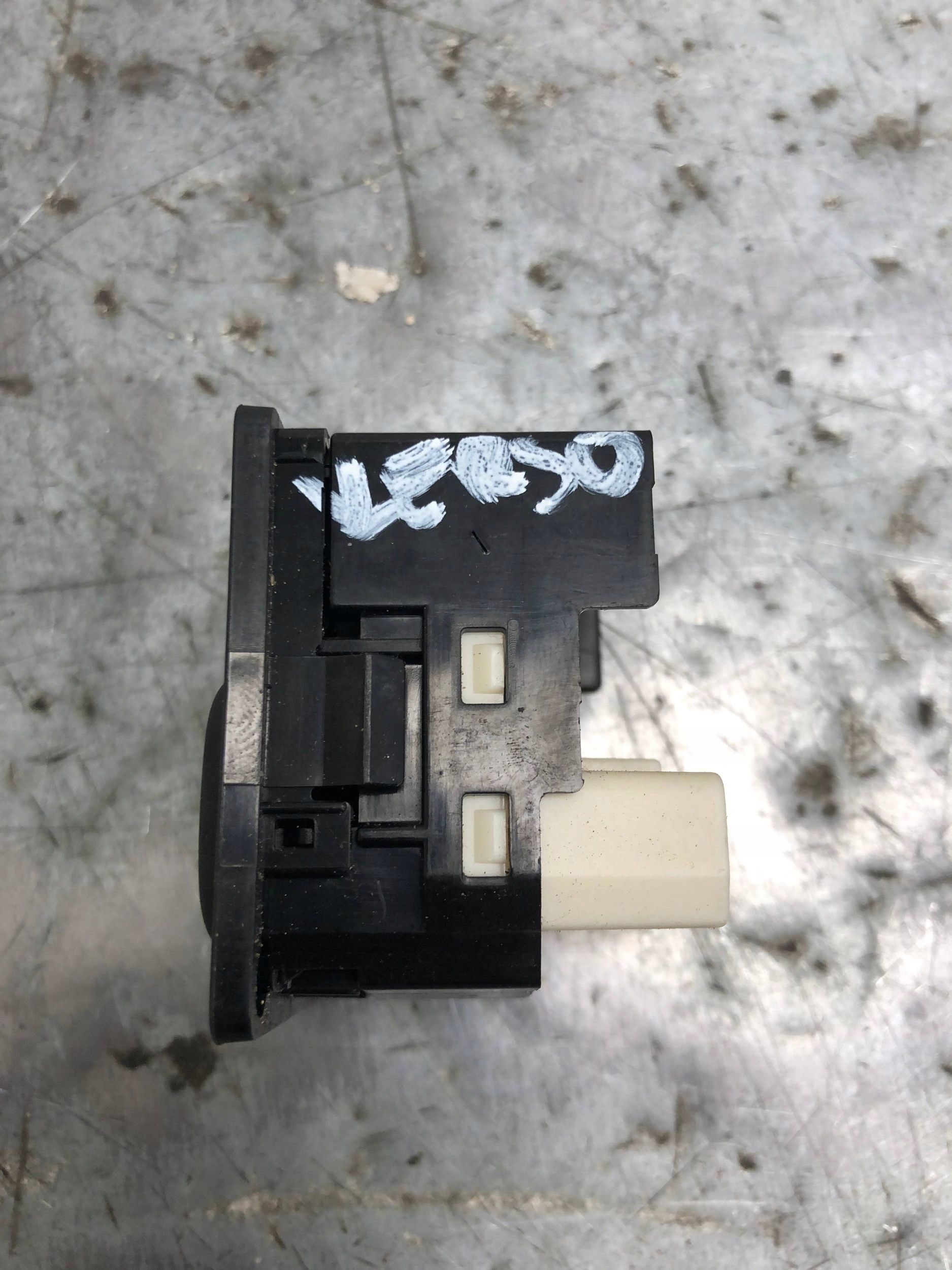 mirror control switch button TOYOTA COROLLA VERSO 769746A