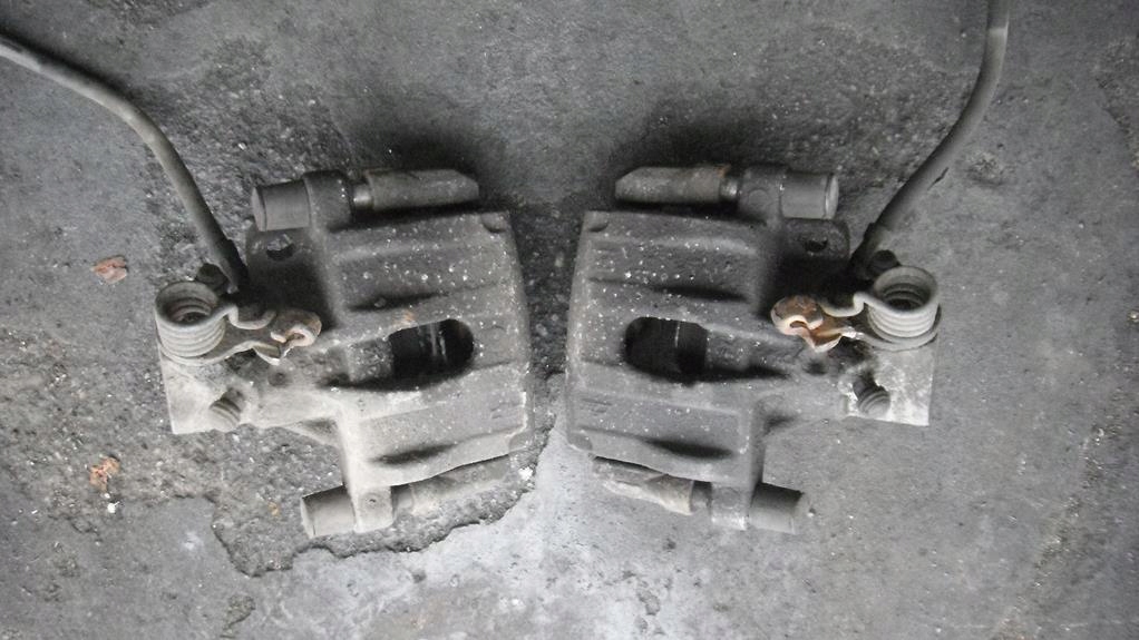 VOLVO C30 06-12 ZACISK HAMULCOWY TYŁ