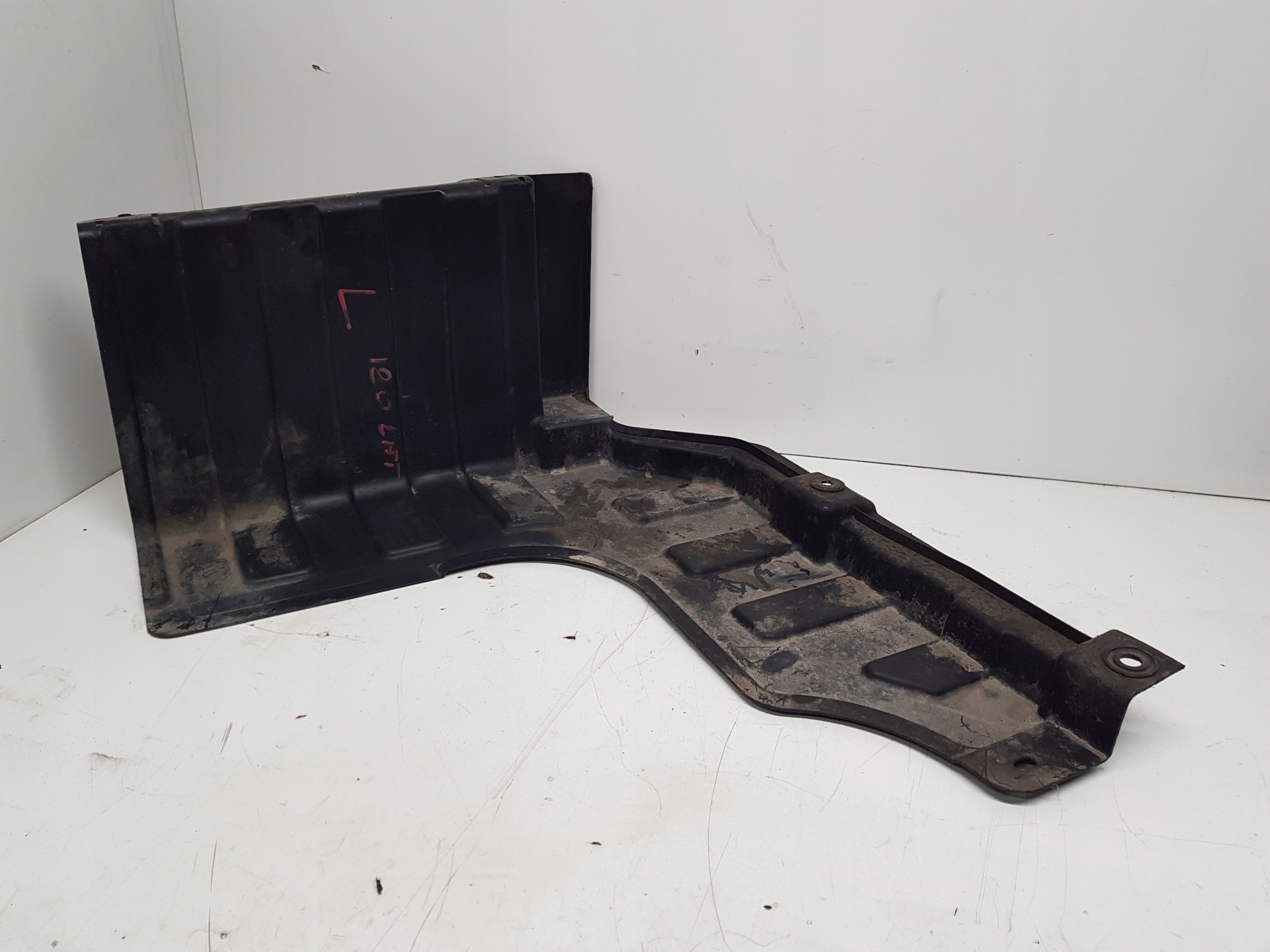HYUNDAI I20 LIFT motor cover lower right 2012-14R