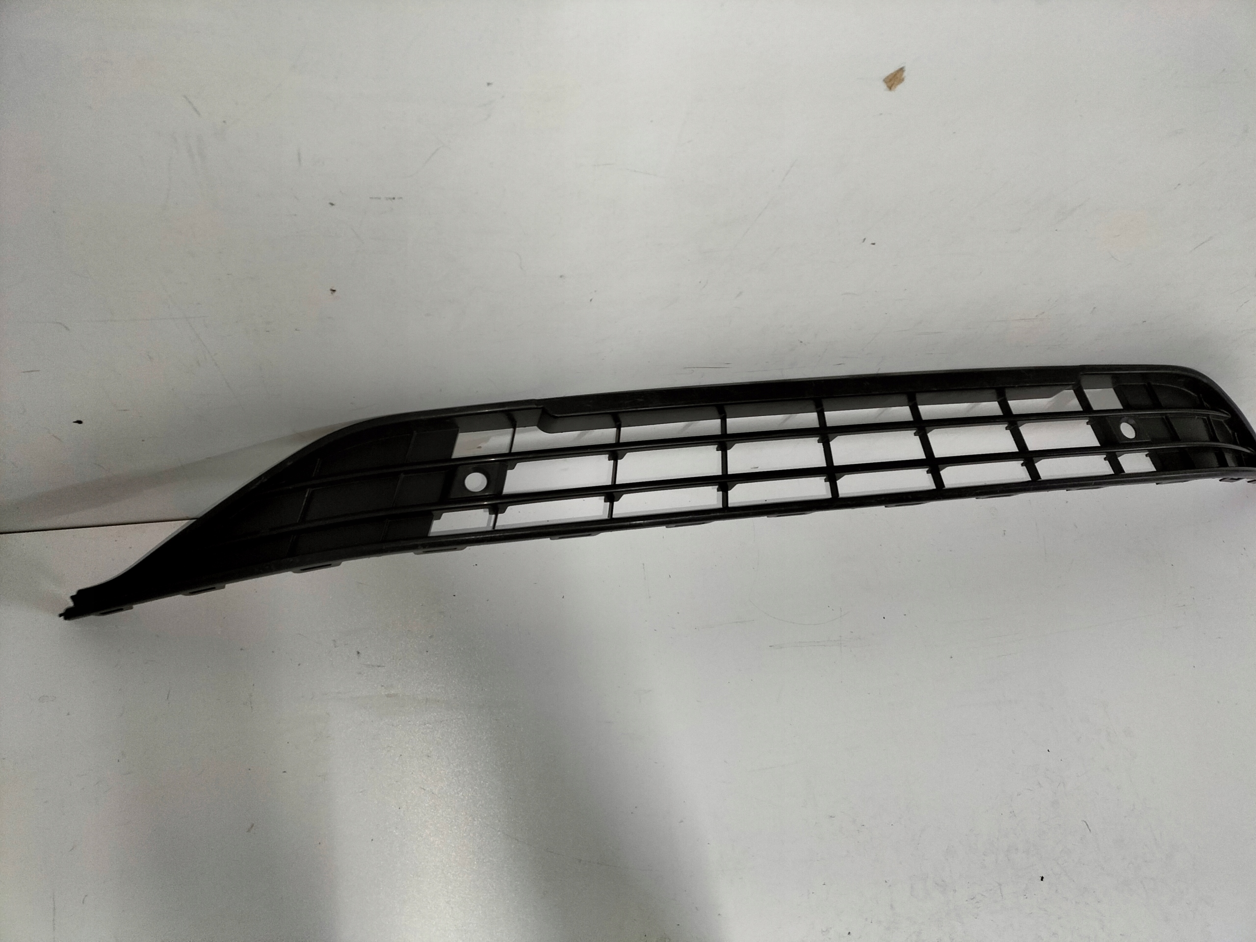 Grill Lüftungsgitter der Stoßstange vorne VW POLO VI LIFT 20- Sedan
