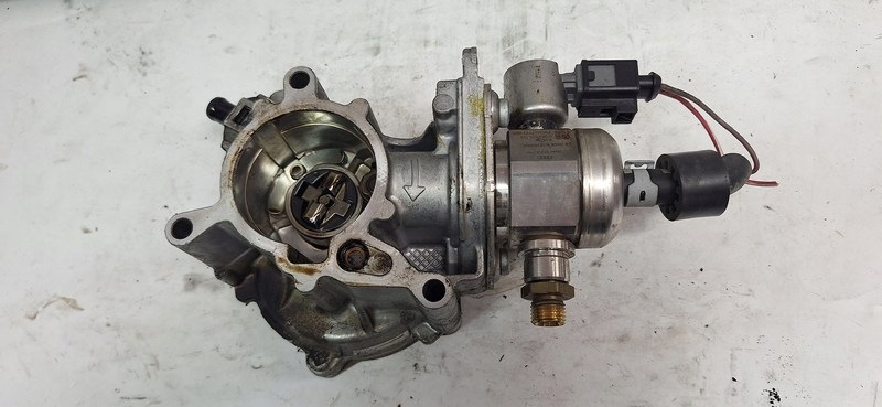 pump VACUM AUDI A4 B7 06H127025P 06J145100B