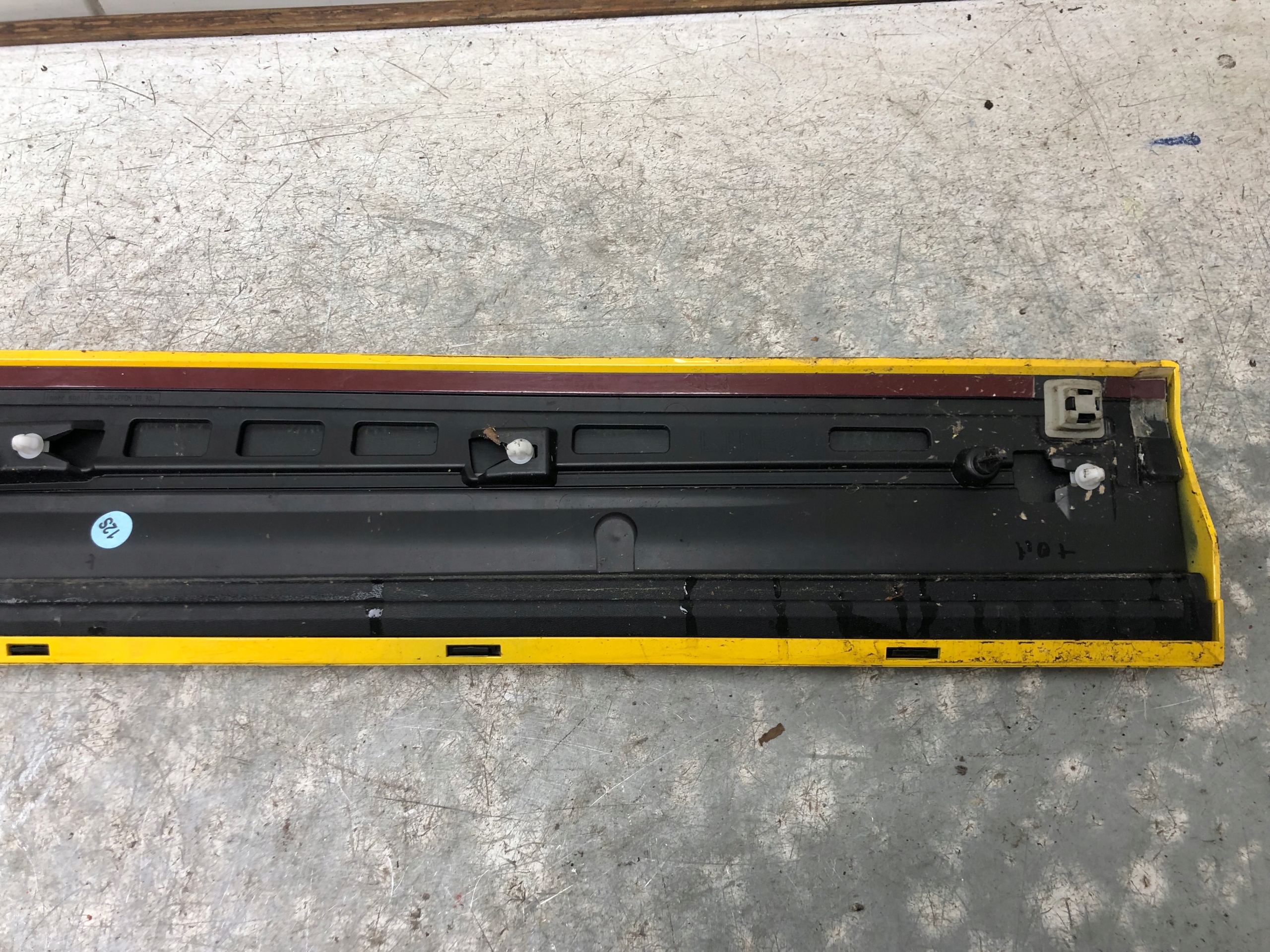 moulding door left front AUDI Q2 81A853959B