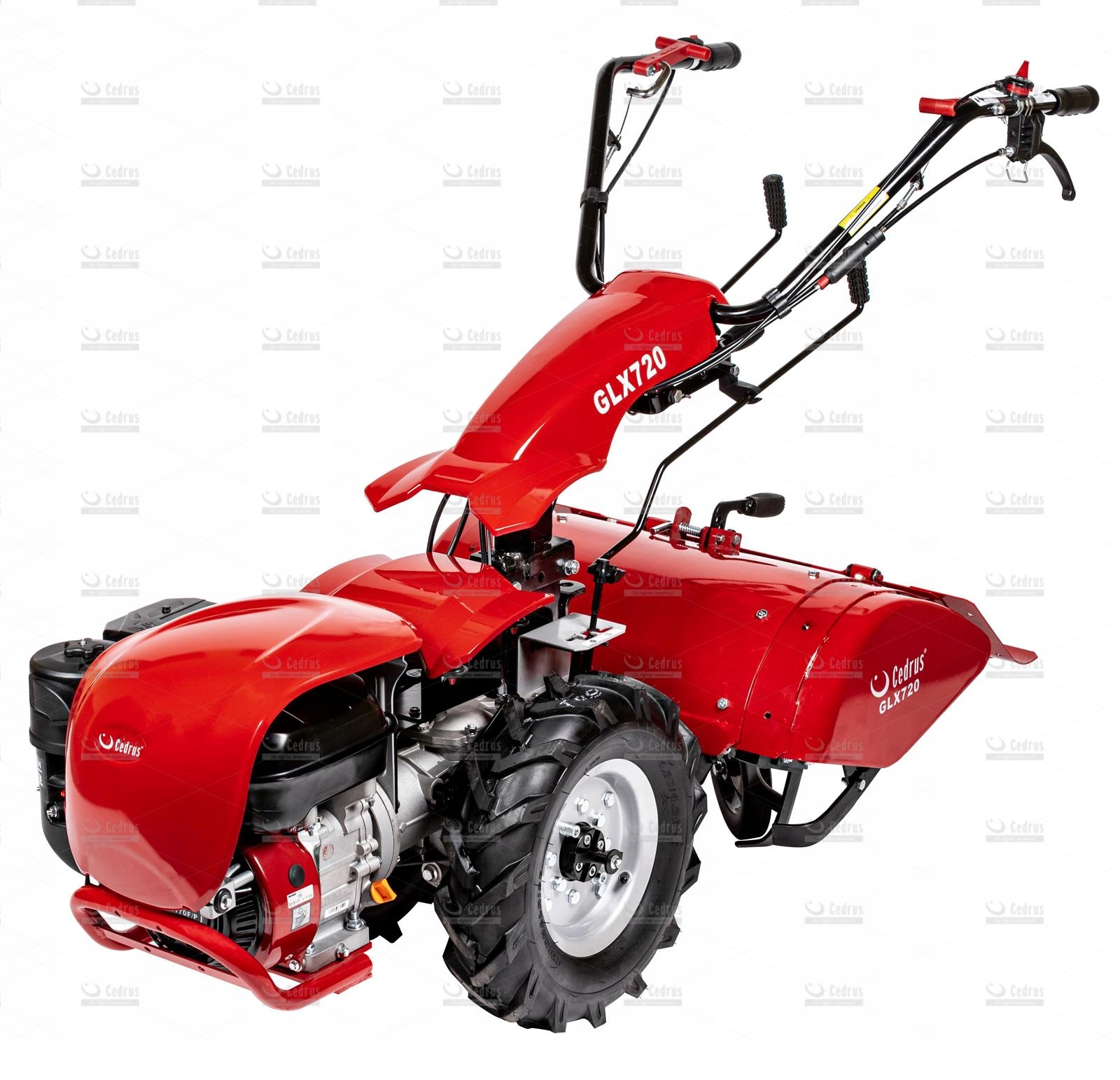 Glebogryzarka spalinowa Cedrus GLX720 na tle terenu rolnego