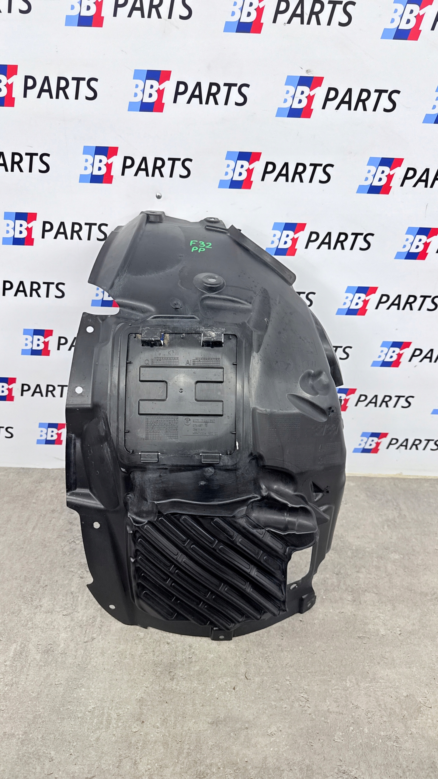 BMW F32 F33 F36 mudguard right front front 7260730