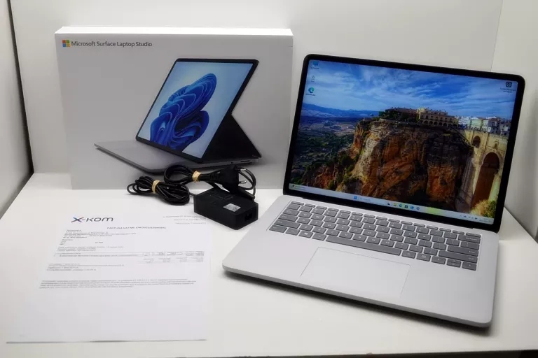 MICROSOFT SURFACE LAPTOP STUDIO I5 11TH / 16GB / 256GB