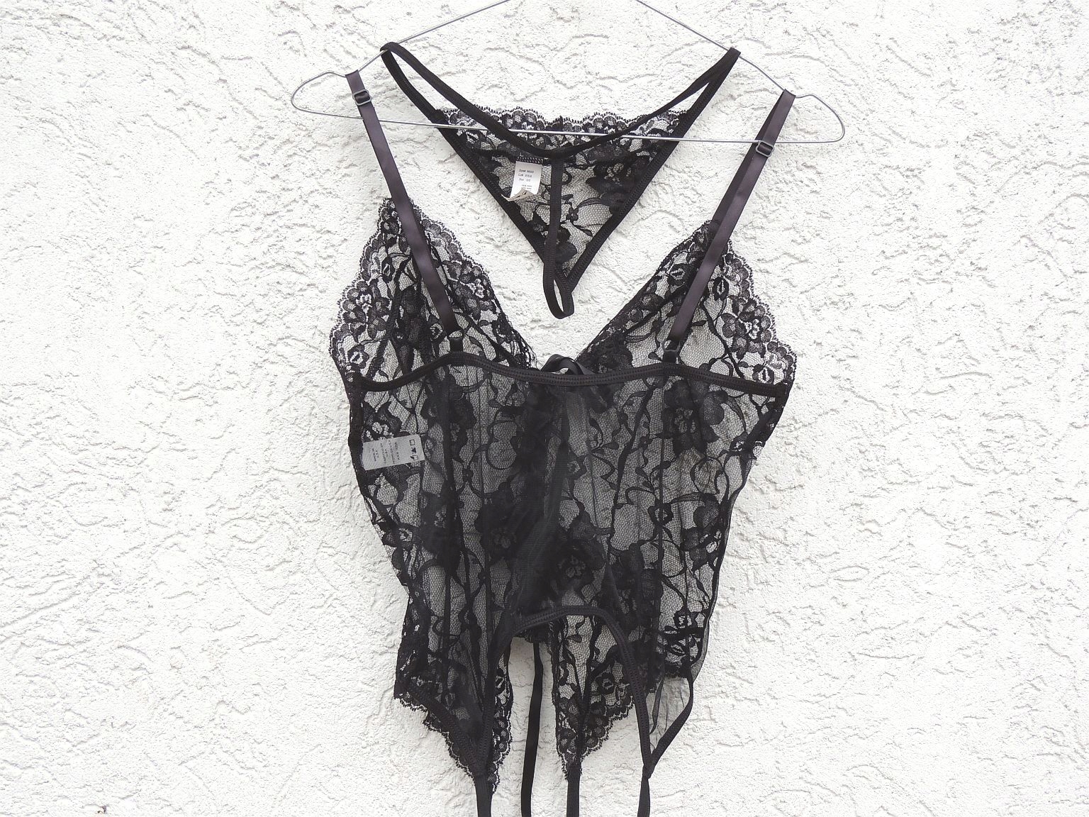 Gorset z podwiązkami i stringami *Risque* jak *Victoria’s Secret* S/M