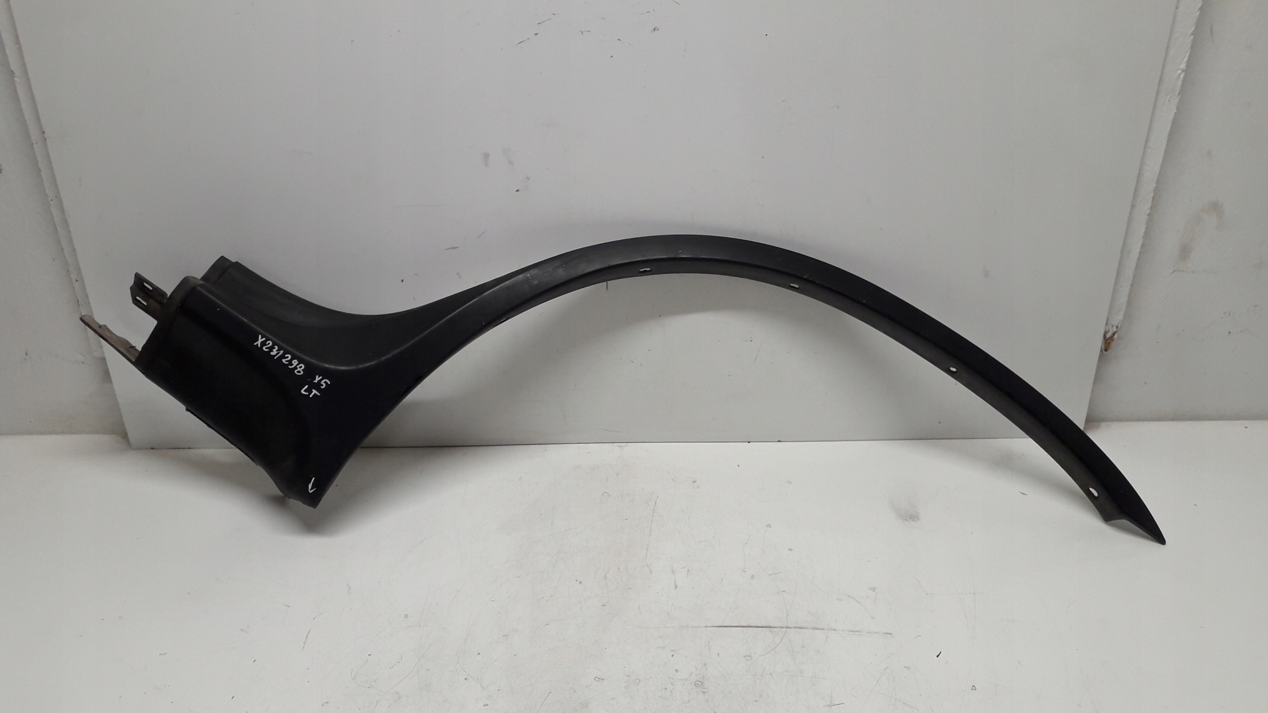 BMW X5 E53 LISTWA BŁOTNIKA LEWY TYŁ 8408707