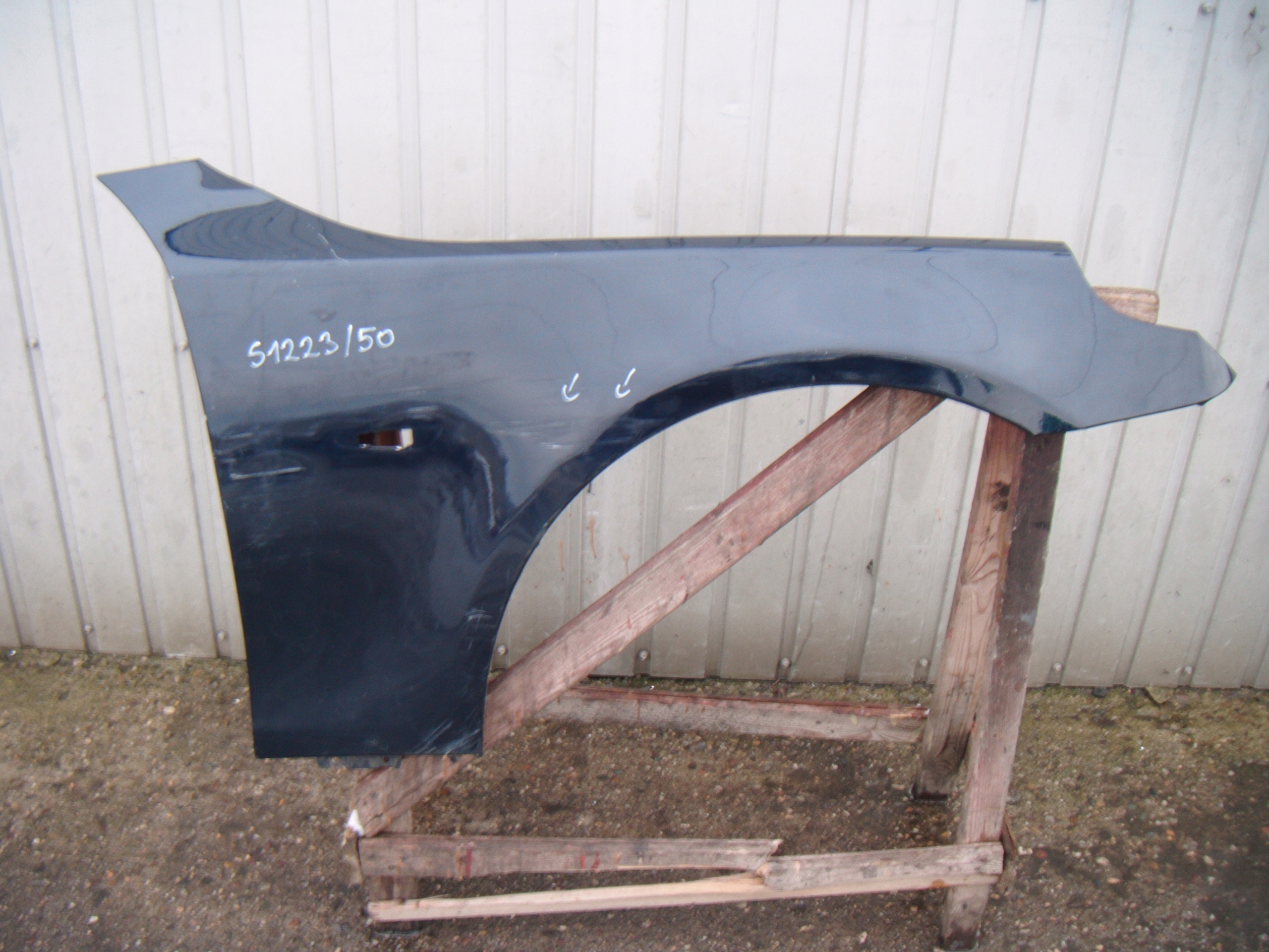 BMW 5 E60 E61 03- BŁOTNIK PRAWY PRZÓD