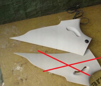 CHRYSLER 300M PRAWA LISTWA PLASTYK OSŁONA NA SŁUPEK TYLNY TYŁ