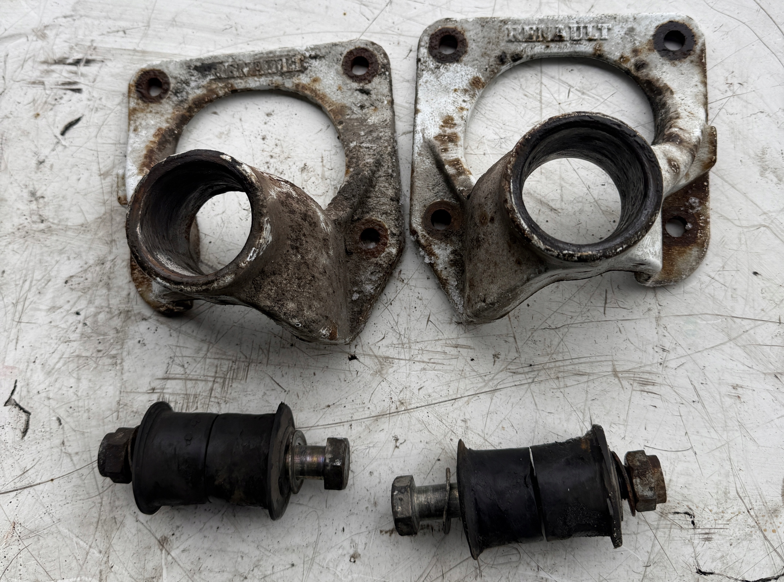 ŁAPA MOCOWANIE WIESZAK RESORA TYŁ TYLNY MASCOTT MASCOT 02-10rok