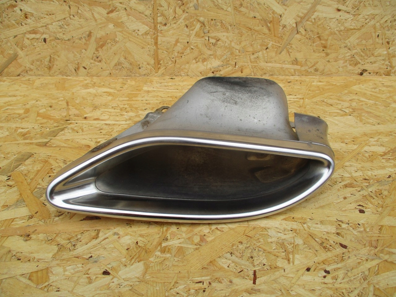 A2464900327 - MERCEDES B-Class W246 наконечник выхлопной трубы левый