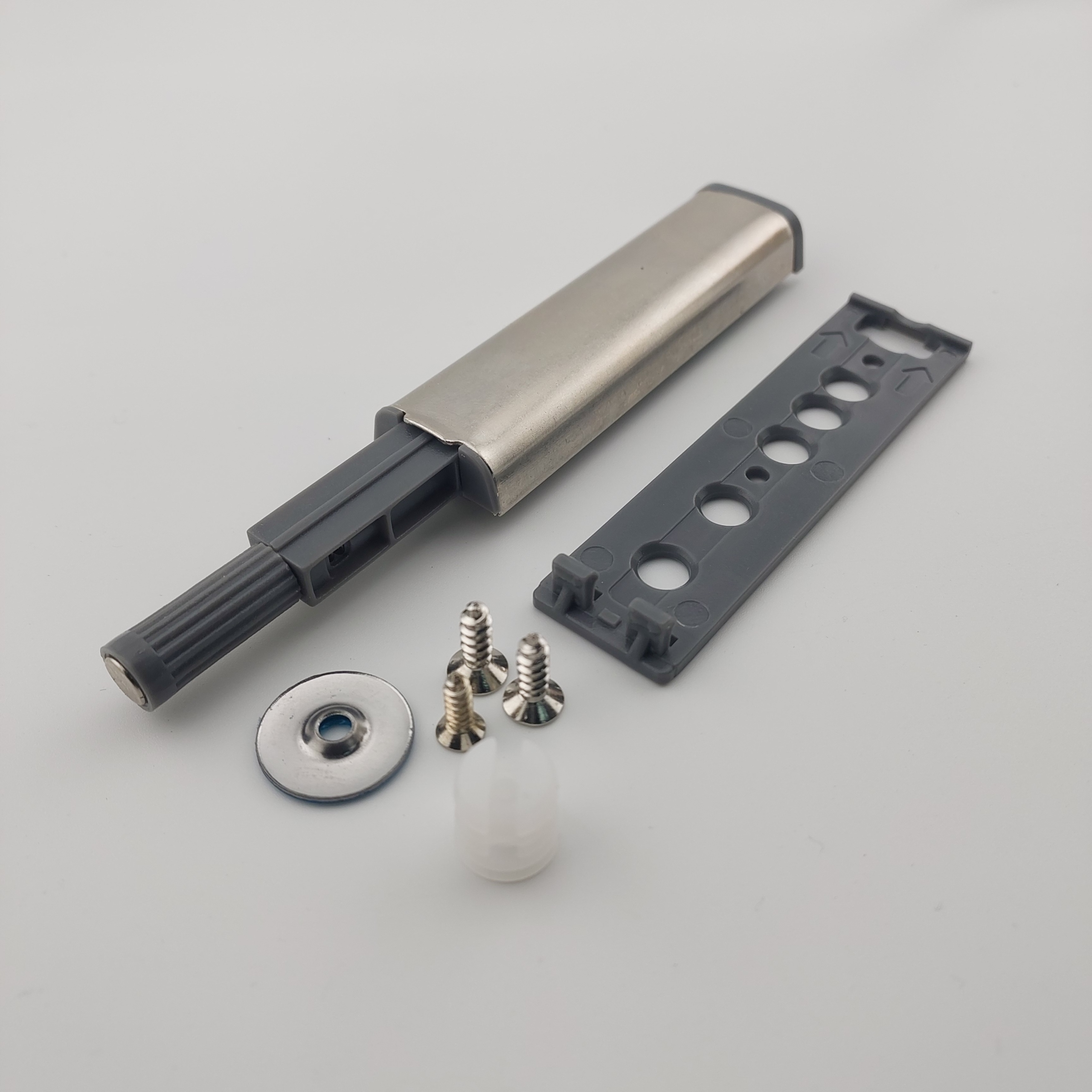 ODBOJNIK DO DRZWI AMORTYZATOR TIP ON PUSH TO OPEN METALOWY Z MAGNESEM Kod producenta 00000986