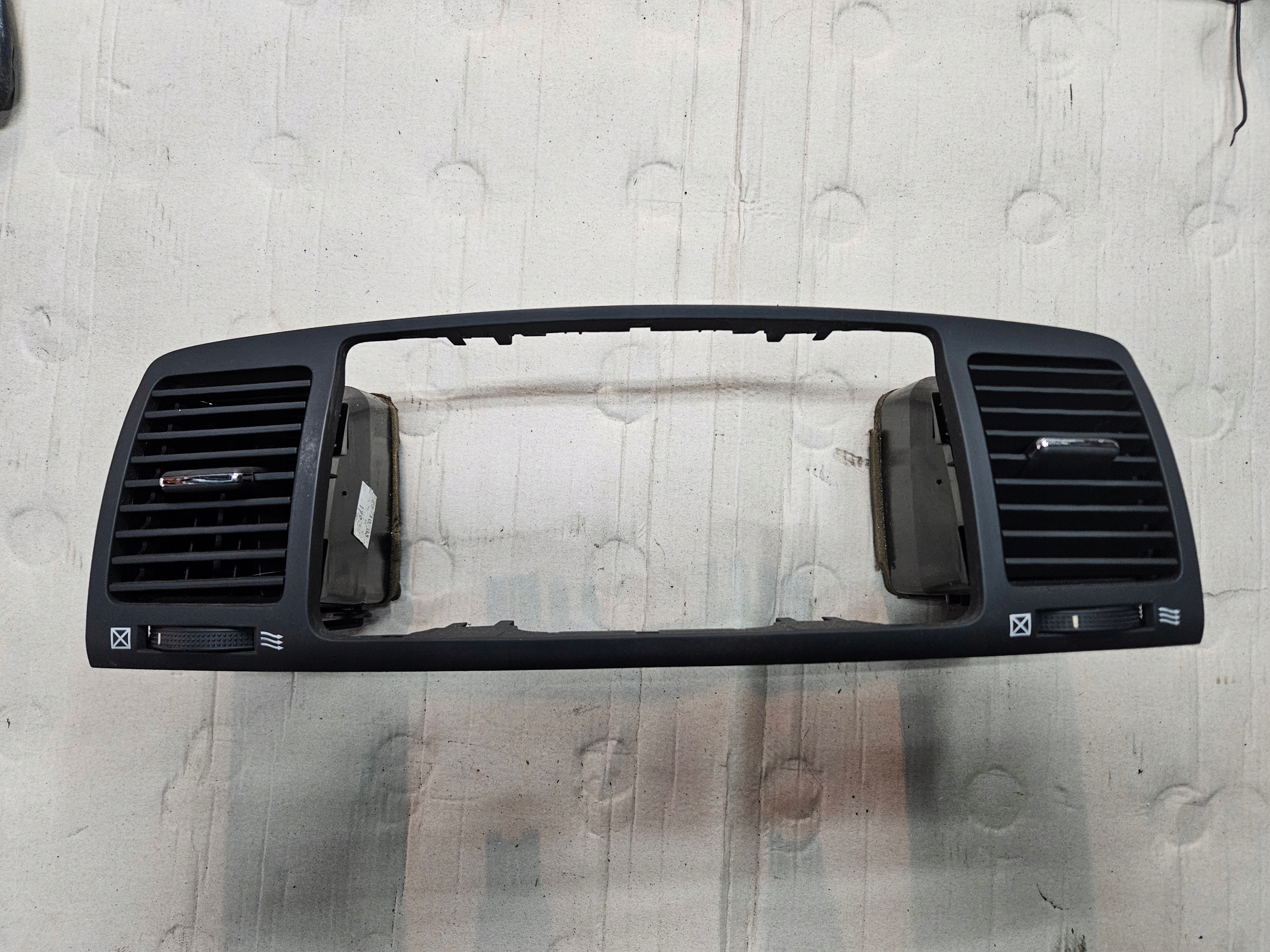 TOYOTA COROLLA E12 02-06 KRATKA NAWIEWU RAMKA RADIA