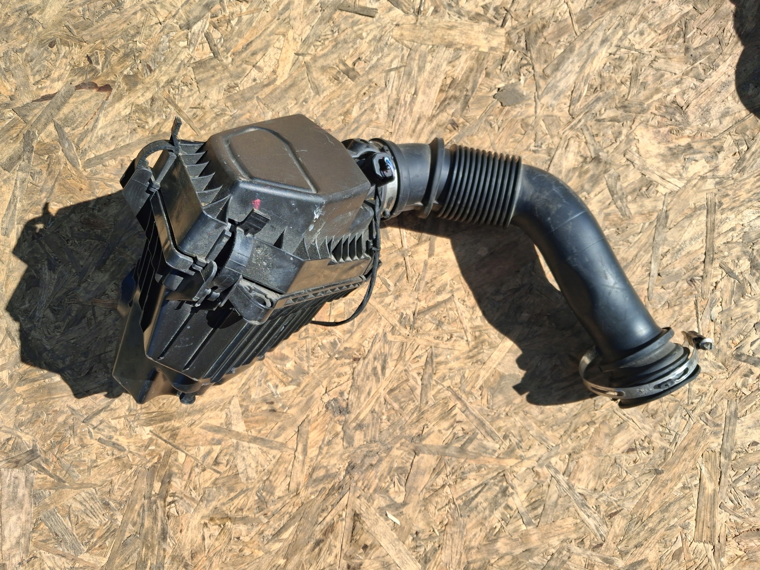 Gehäuse filter luft FORD PUMA MK2 L1B19600AD