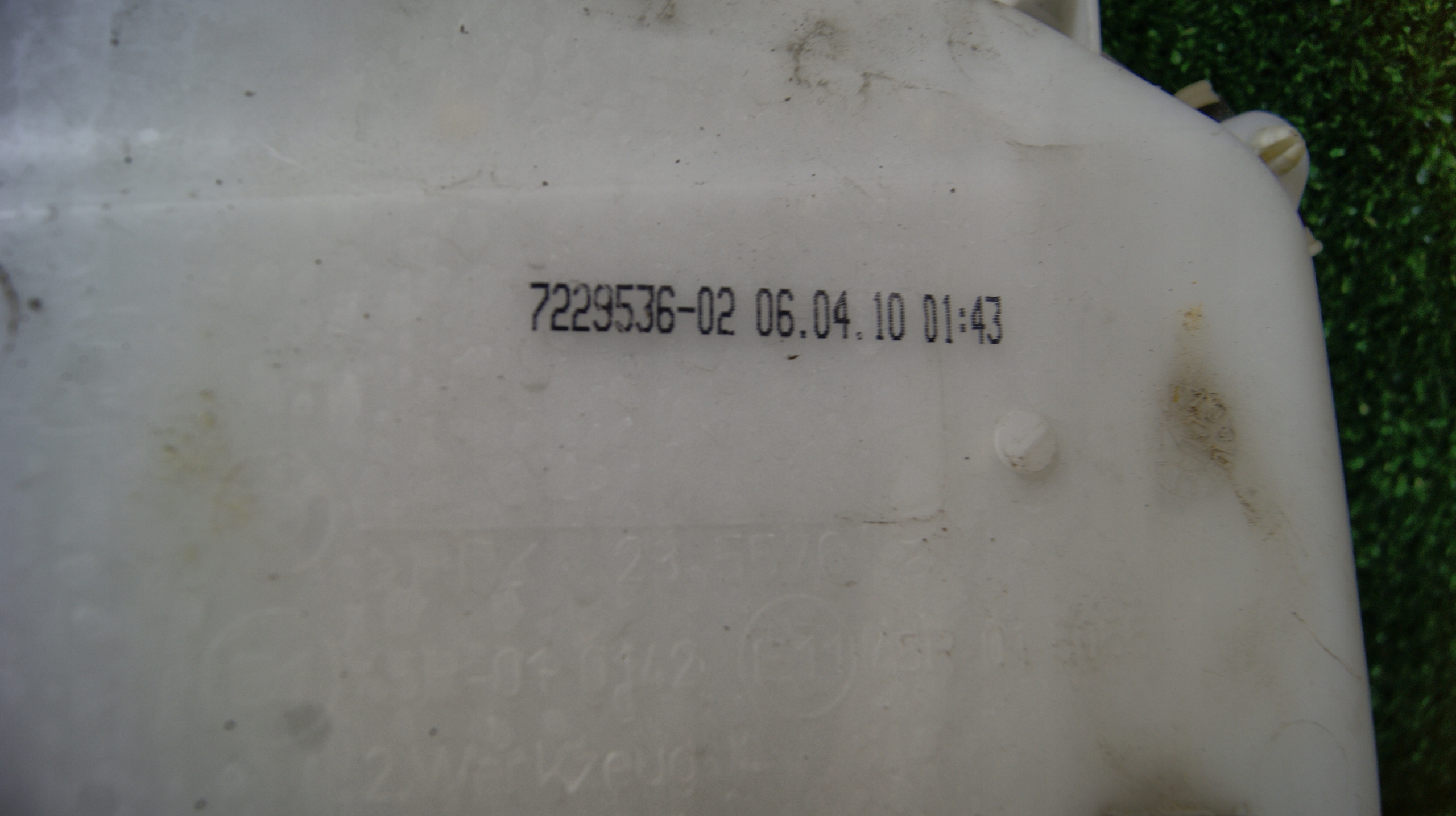 washer fluid tank BMW E88 7229536