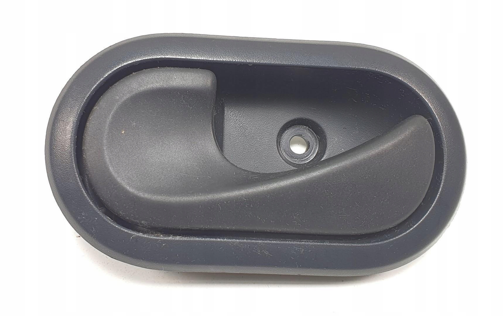 Ручка внутренняя передняя левая рено дастер артикул. Ручка двери внутренняя левая duster. 0608311 ручка duster хром. Ручка внутренняя дастер. Ручка внутренняя дастер.