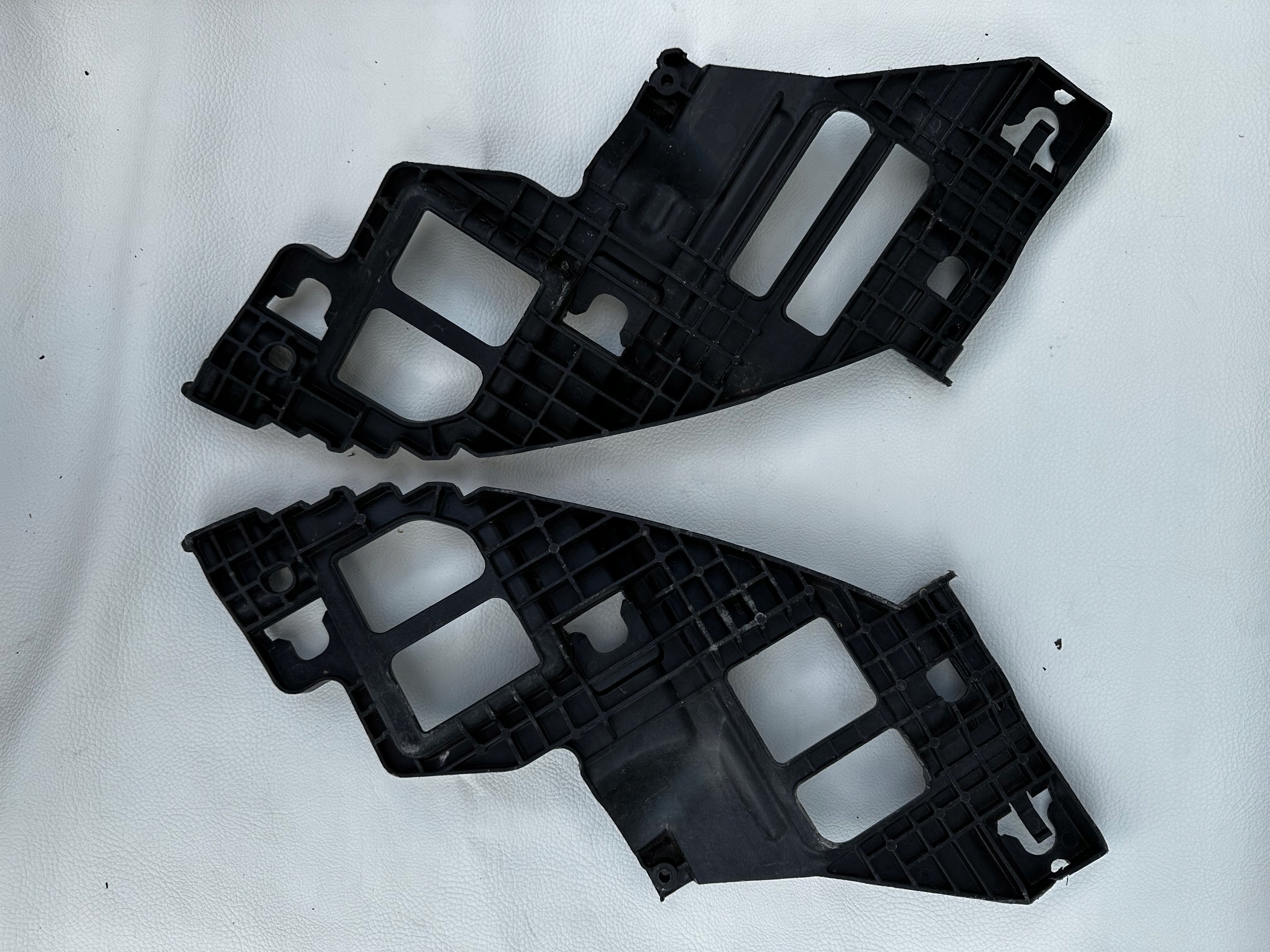 VW Golf VI holder left lights support