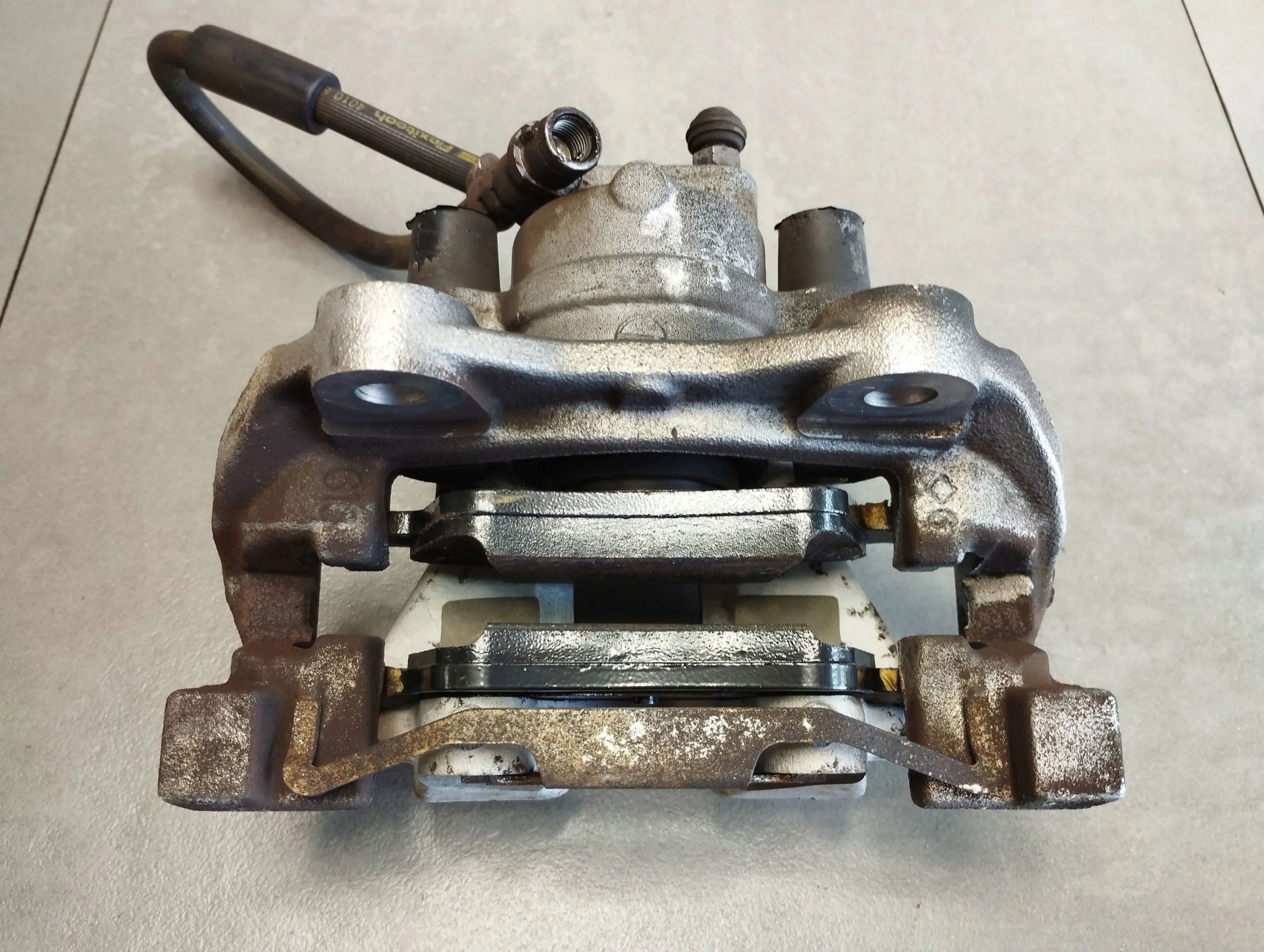 Mercedes-Benz CLS C218 caliper right rear part