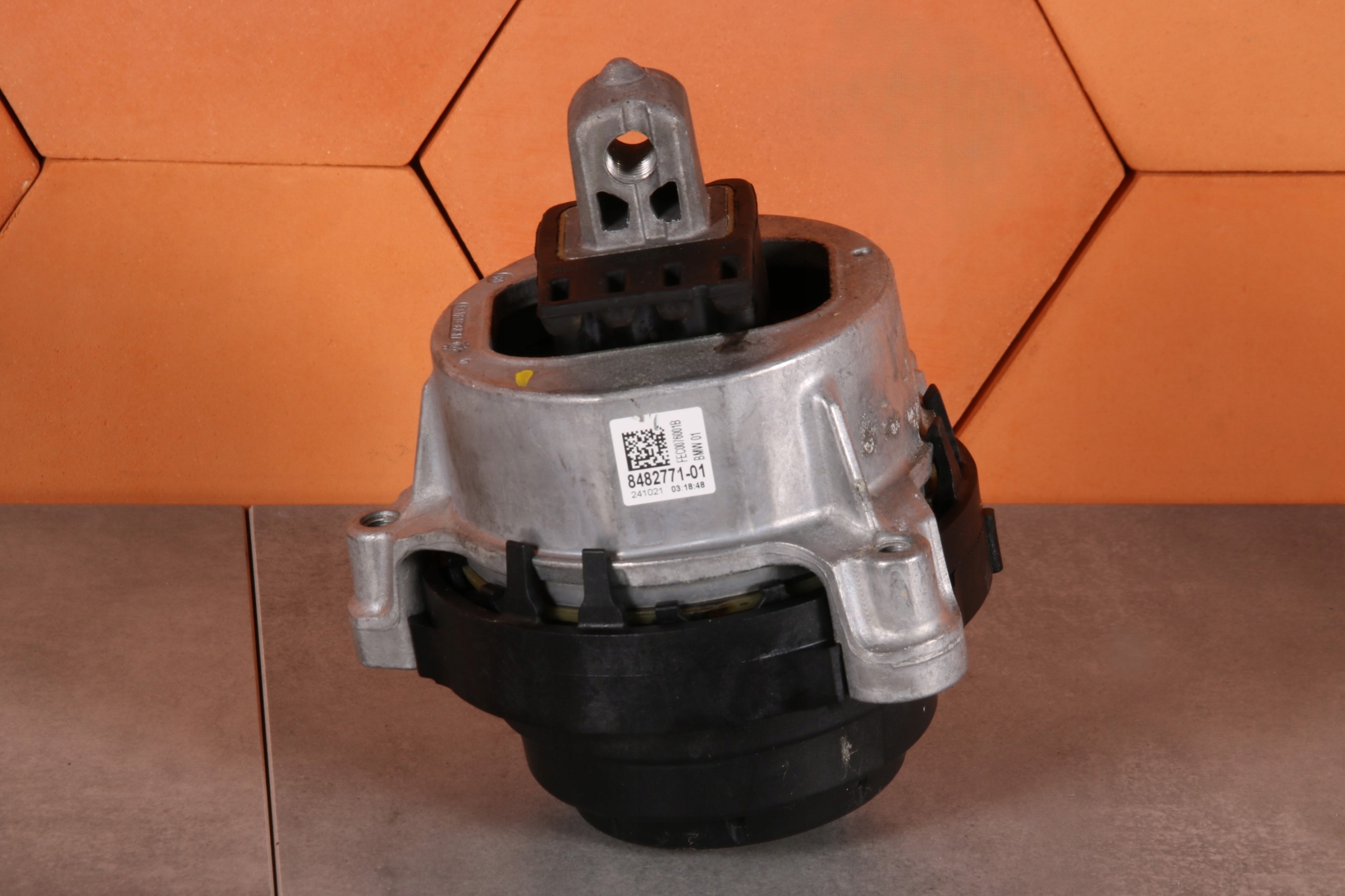 BMW G30 G31 B47 B47B B47D B47F XD5O engine mount left 8482771 20 km !!!