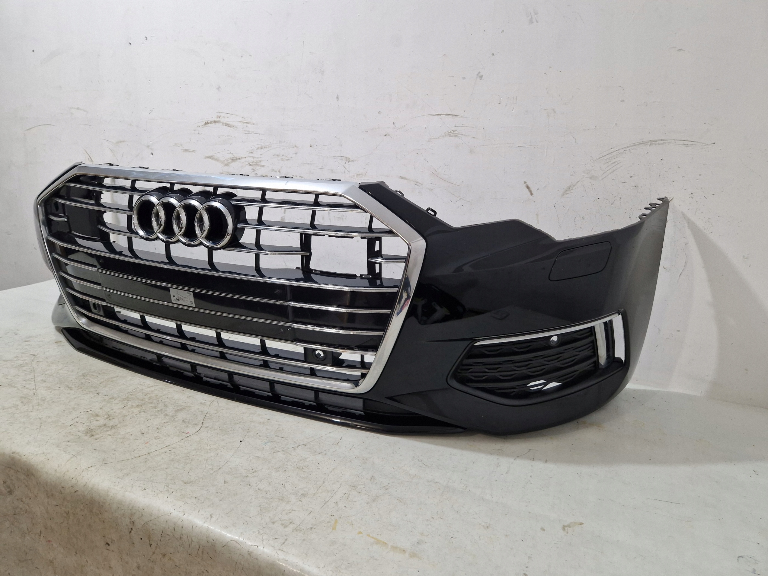 *AUDI A6 C8 4K 2019- front bumper front 4K0807437