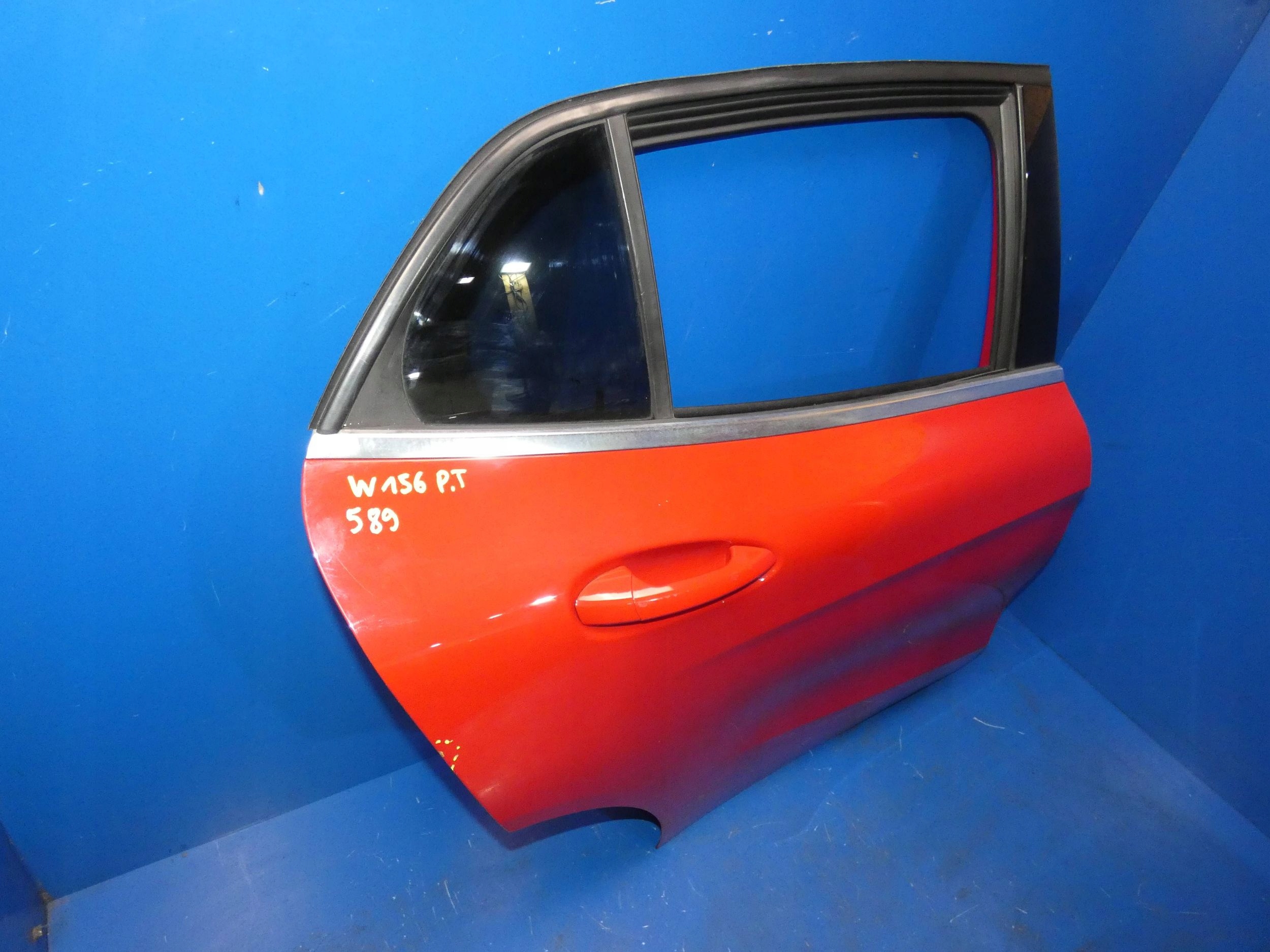 MERCEDES GLA W156 door right rear part rear. complete