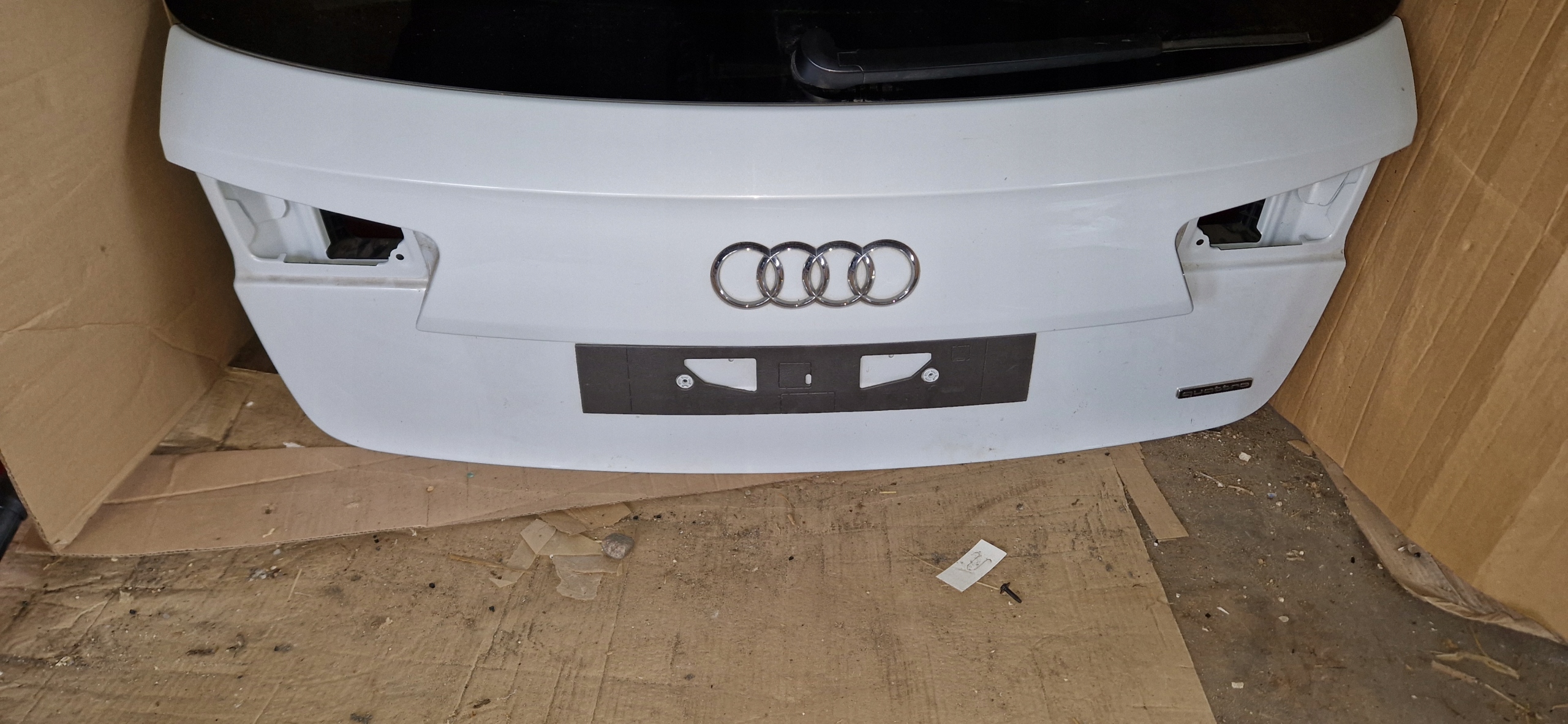 KLAPA TYŁ AUDI A6 C7 KOMBI LIFT BIAŁA LV3Z Kolor brązowy