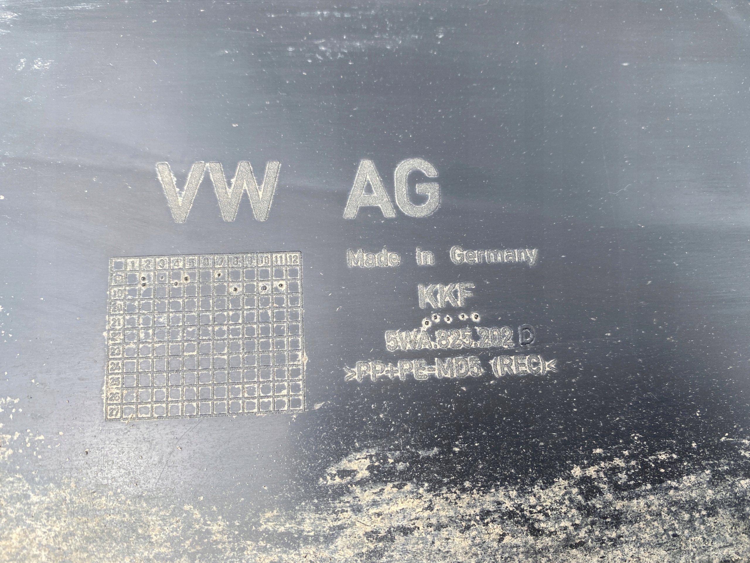 AUDI A3 8Y VW cover chassis right 5WA825202D