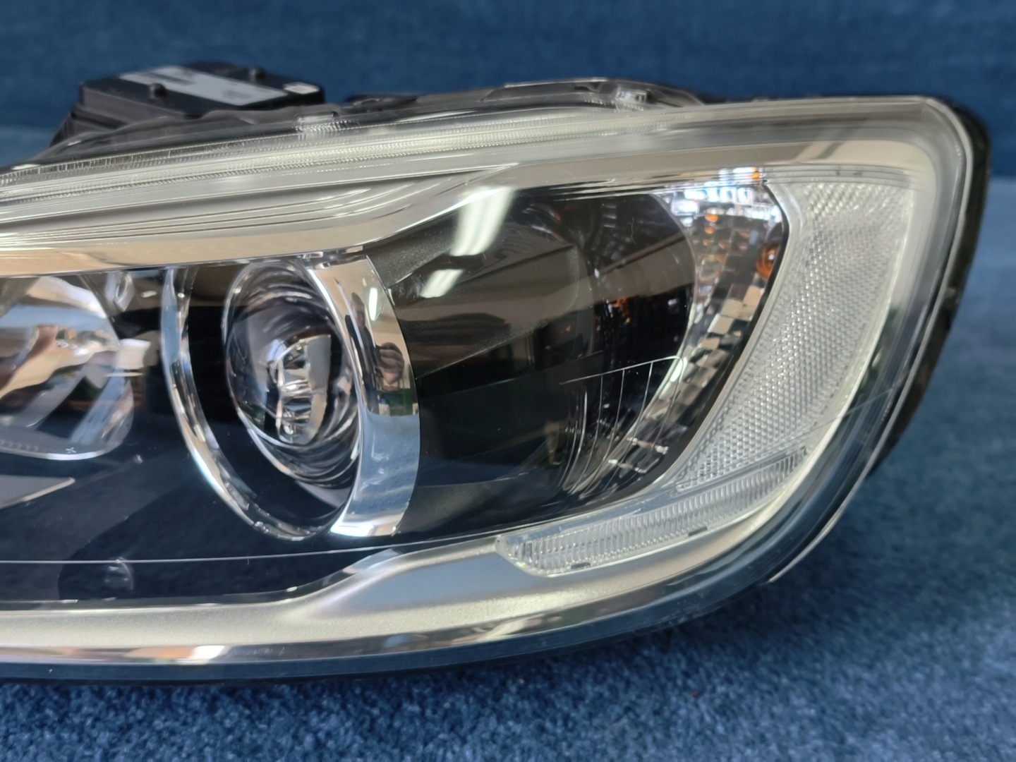 VOLVO V60 and LIFT light REFLEKTOR XENON positioning left front original 31698824