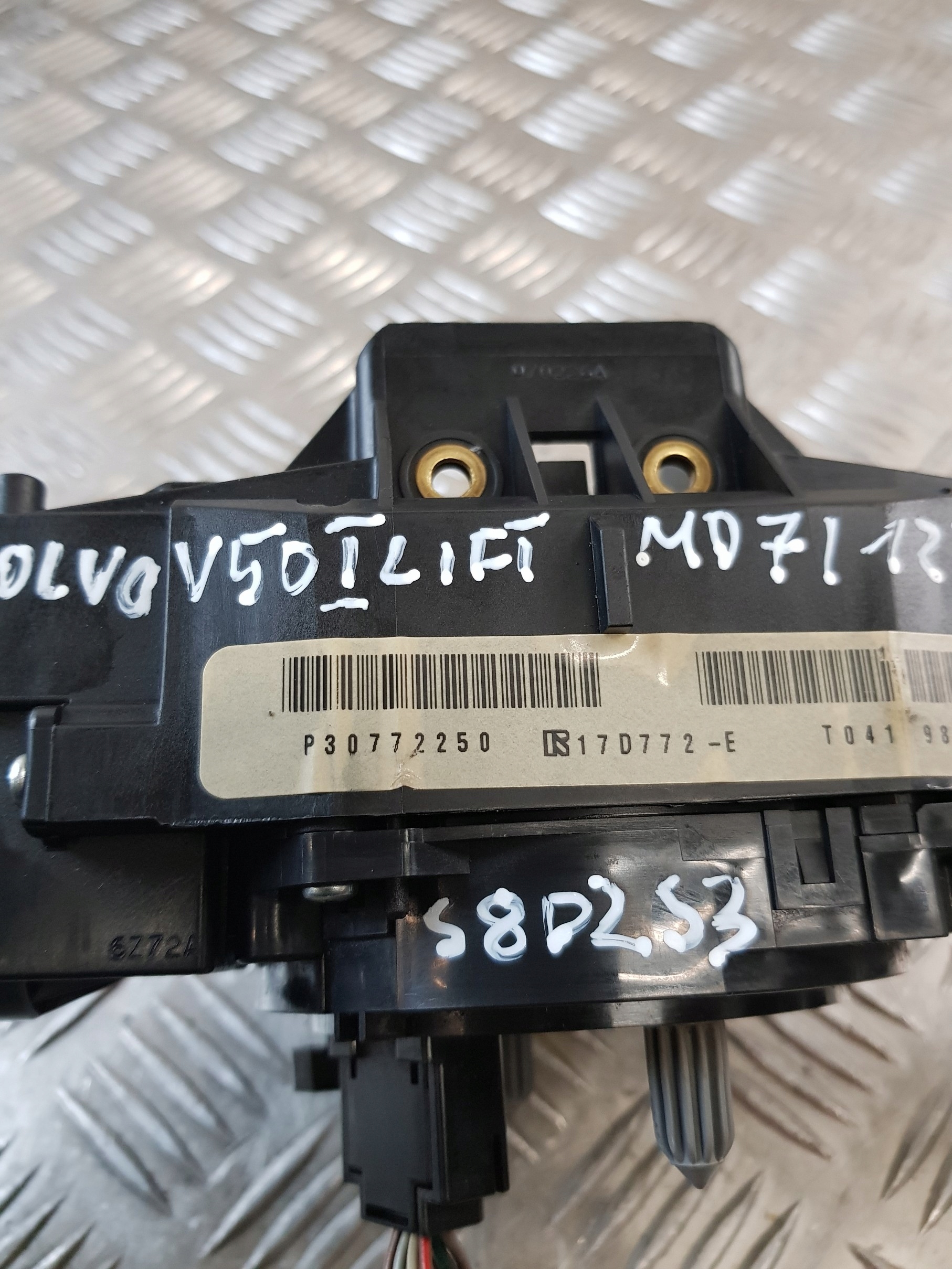 steering wheel levers and controls ring 30772250 VOLVO V50 and LFT 07R