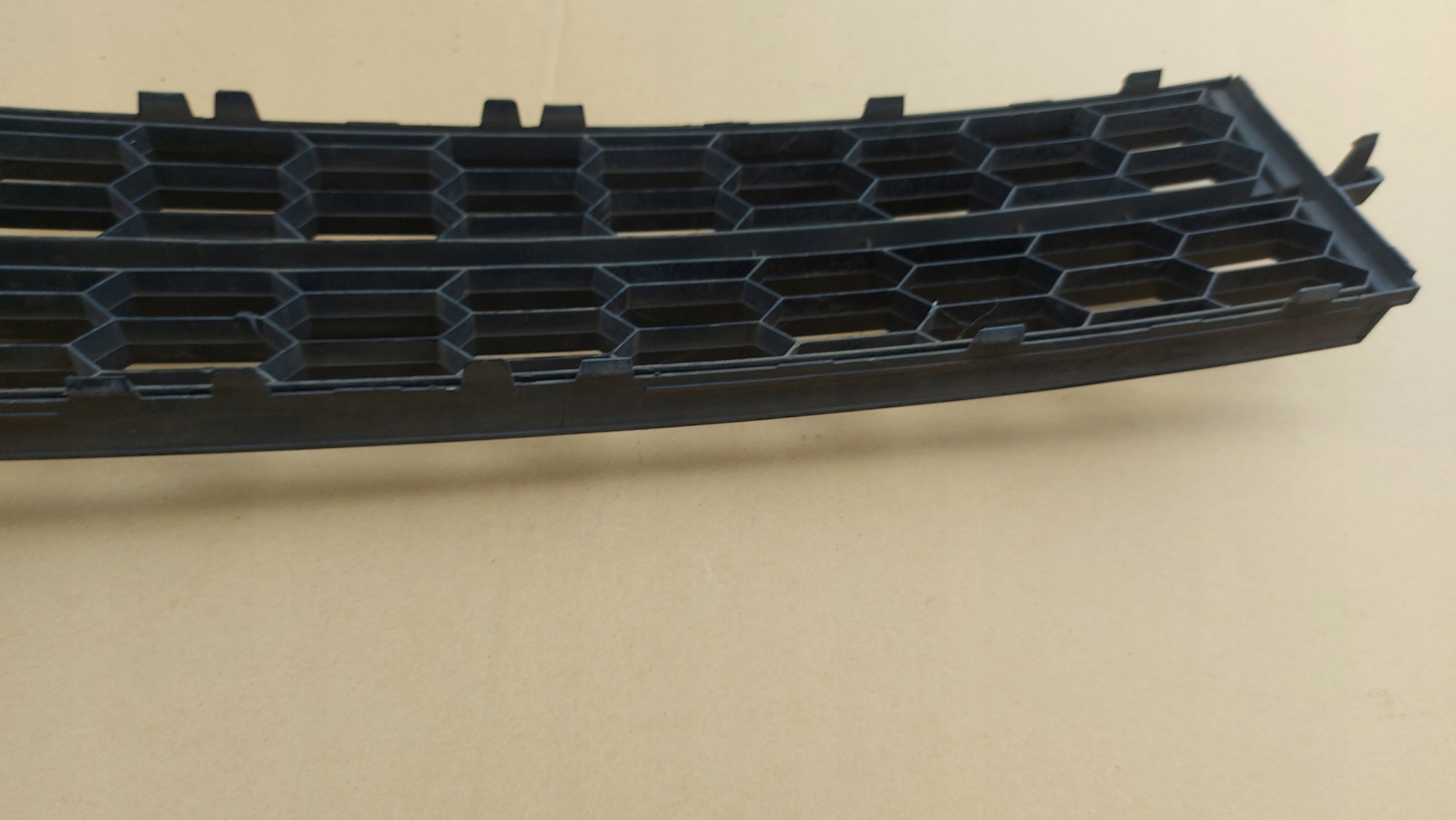 grid of a bumper central front front SKODA OCTAVIA III 17- LIFT