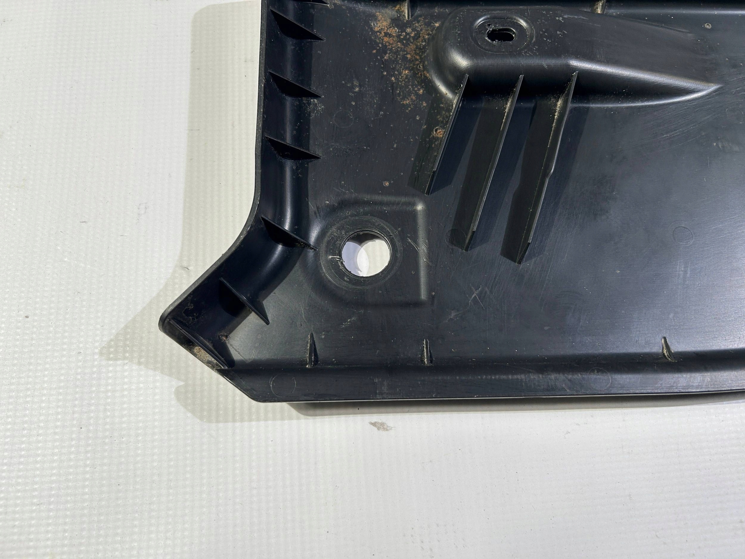 cover front front chassis cover right Chrysler Pacifica 2017
